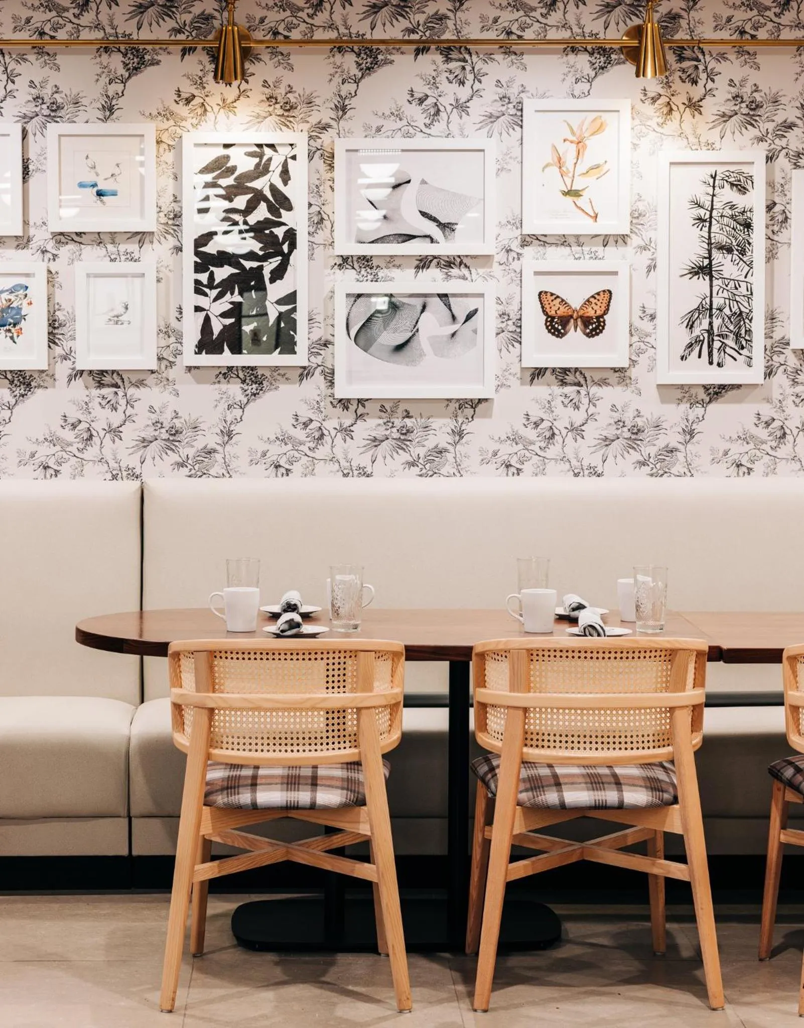 Restaurant/places to eat in Crowne Plaza Louisville Airport Expo Ctr by IHG