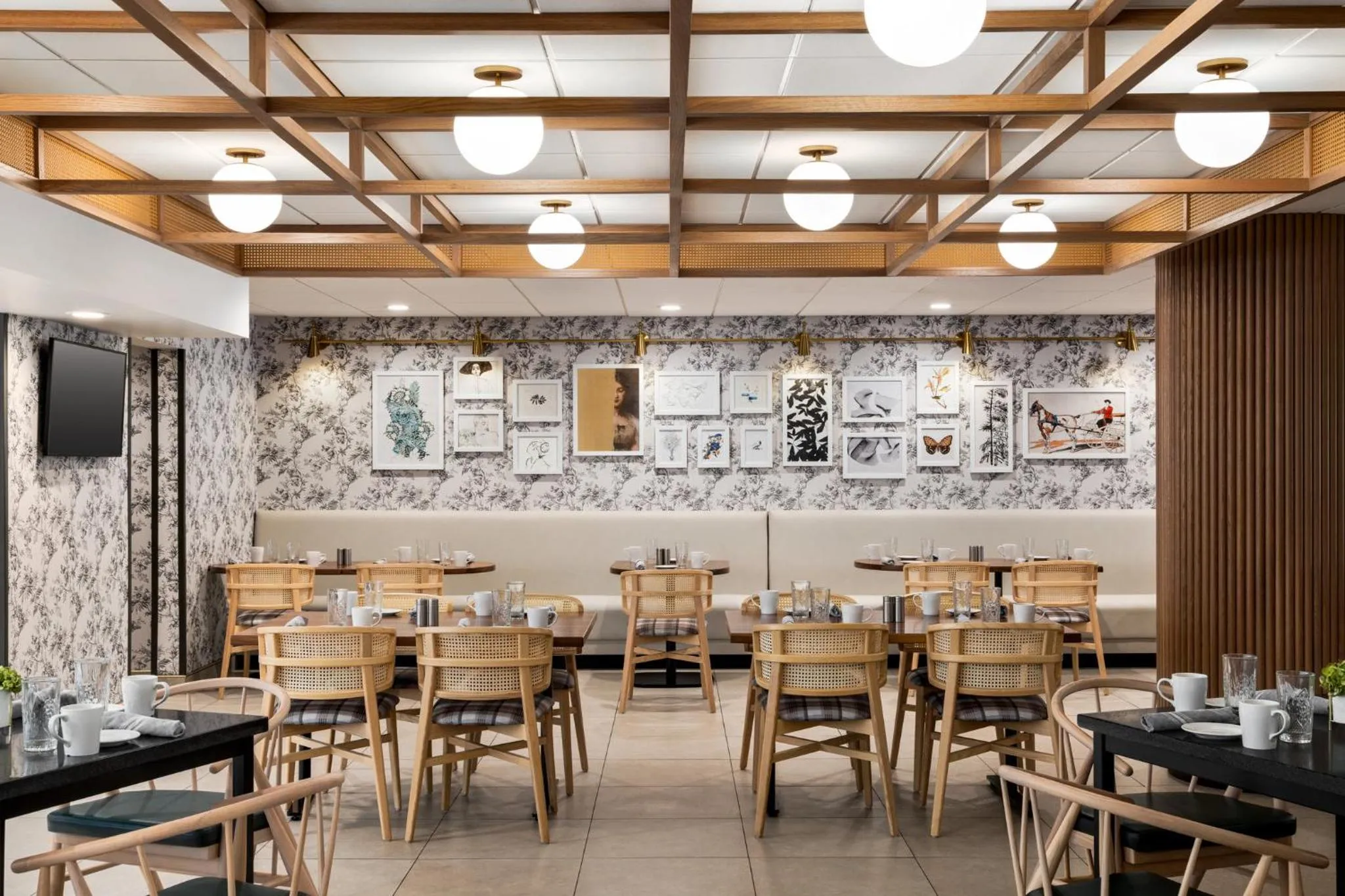 Restaurant/places to eat in Crowne Plaza Louisville Airport Expo Ctr by IHG