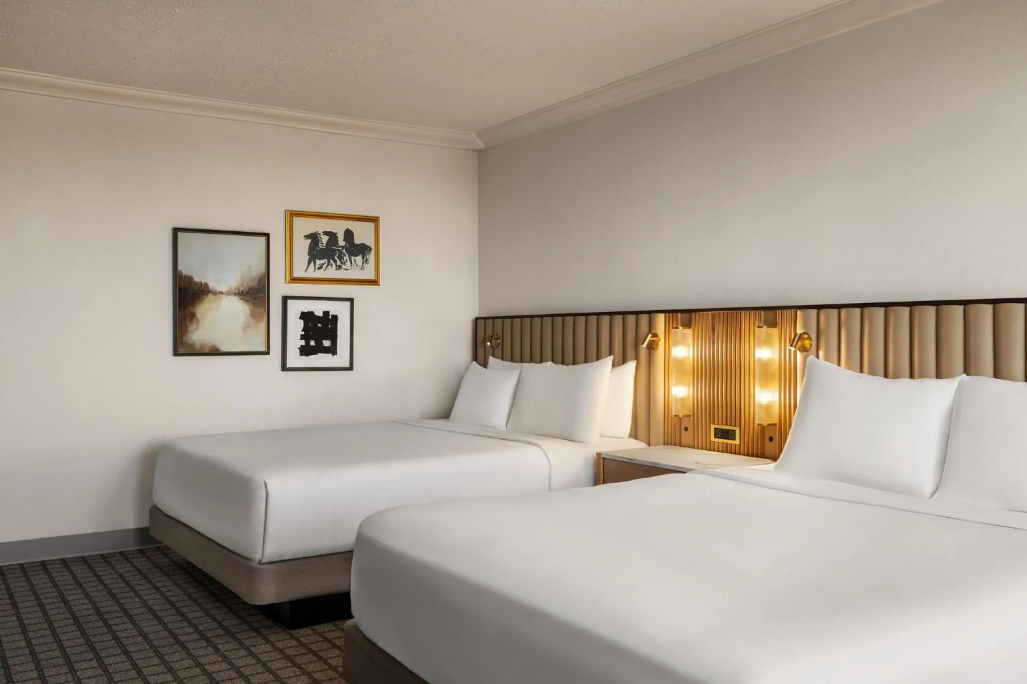 Photo of the whole room, Bed in Crowne Plaza Louisville Airport Expo Ctr by IHG