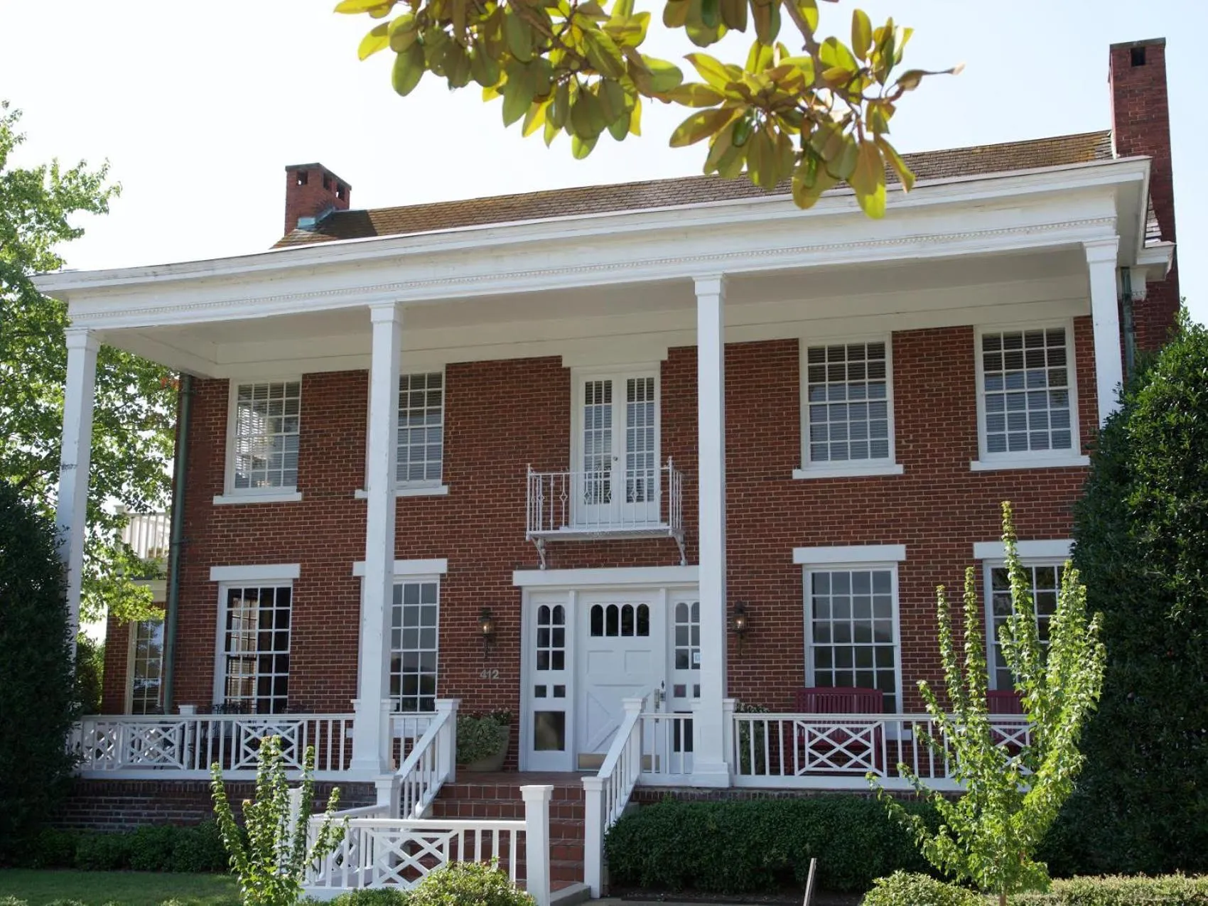 Property building in Bluff View Inn