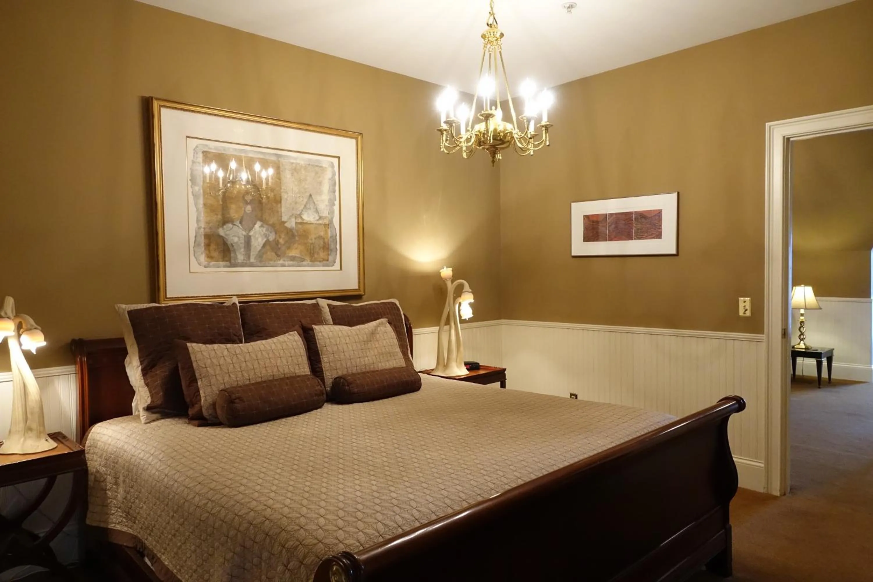 Bed in Bluff View Inn