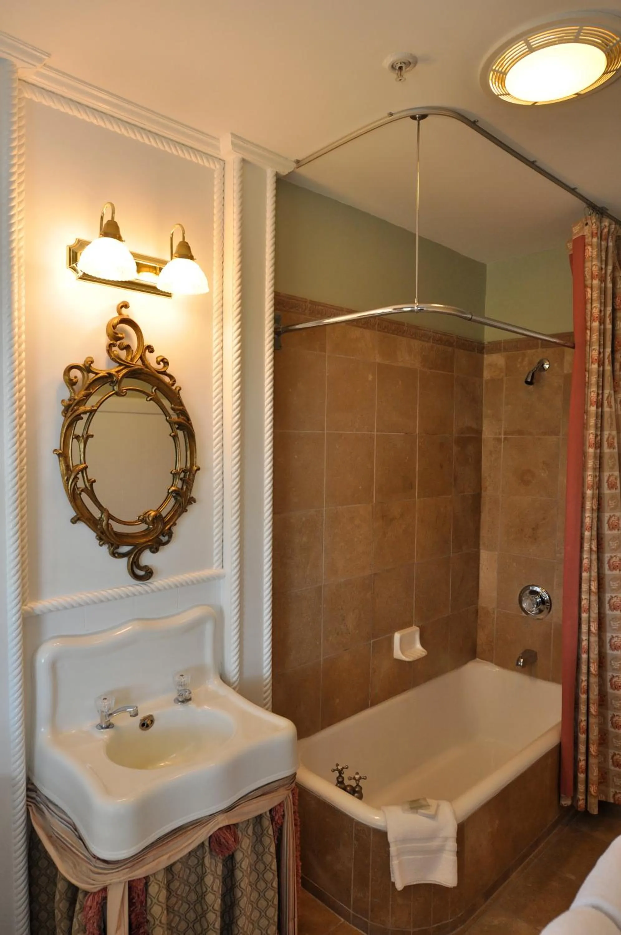 Bathroom in Bluff View Inn