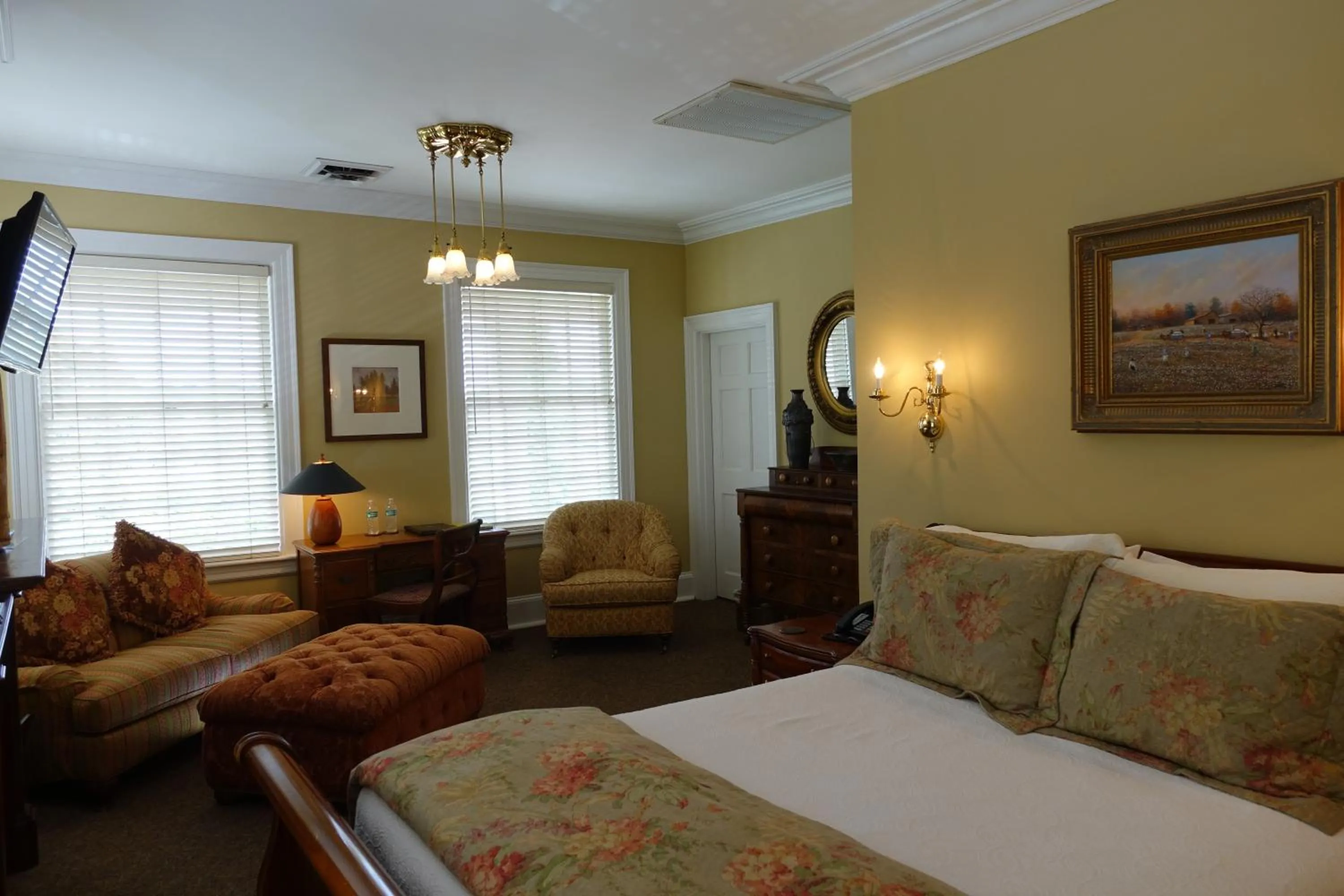 Bed in Bluff View Inn
