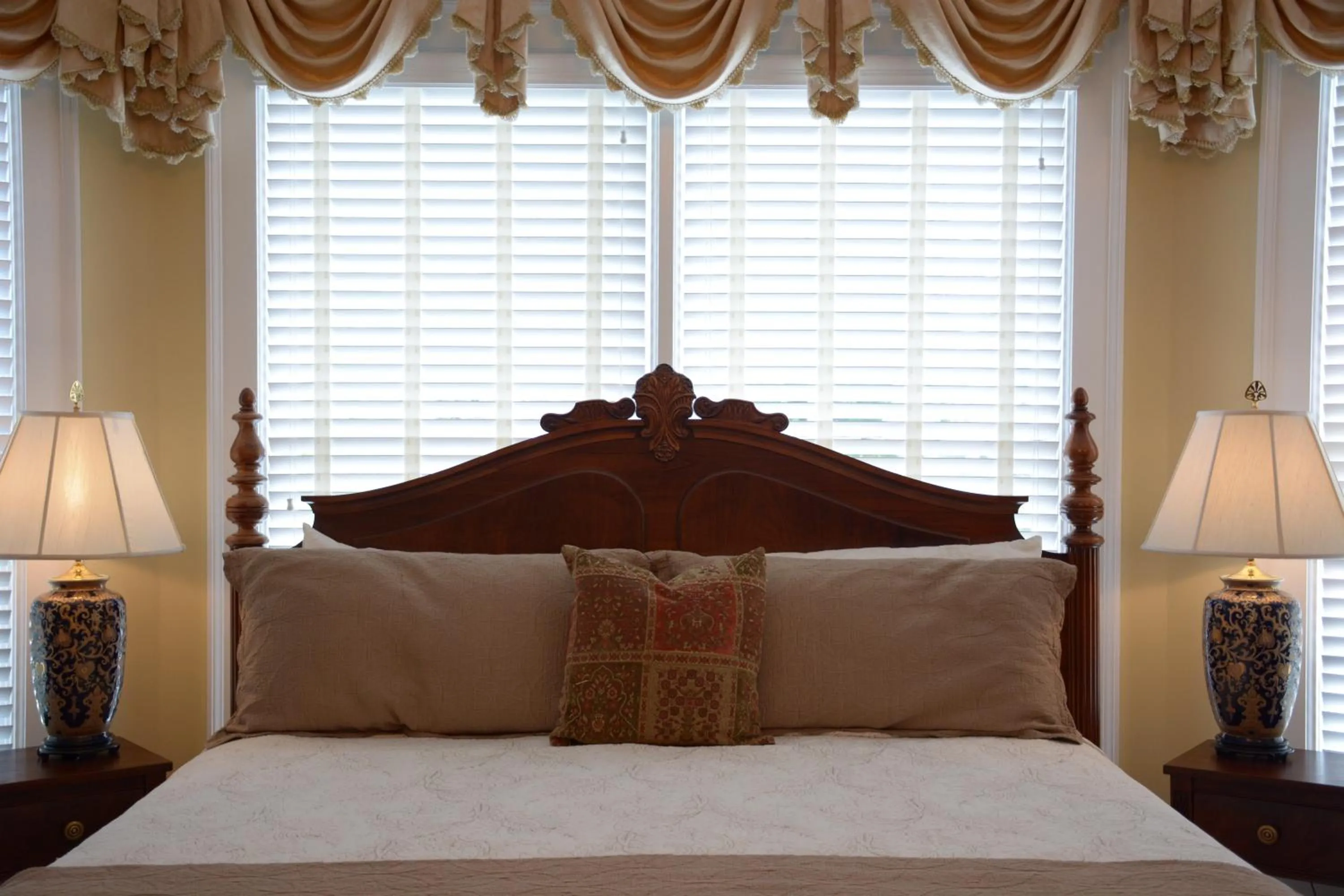 Bed in Bluff View Inn