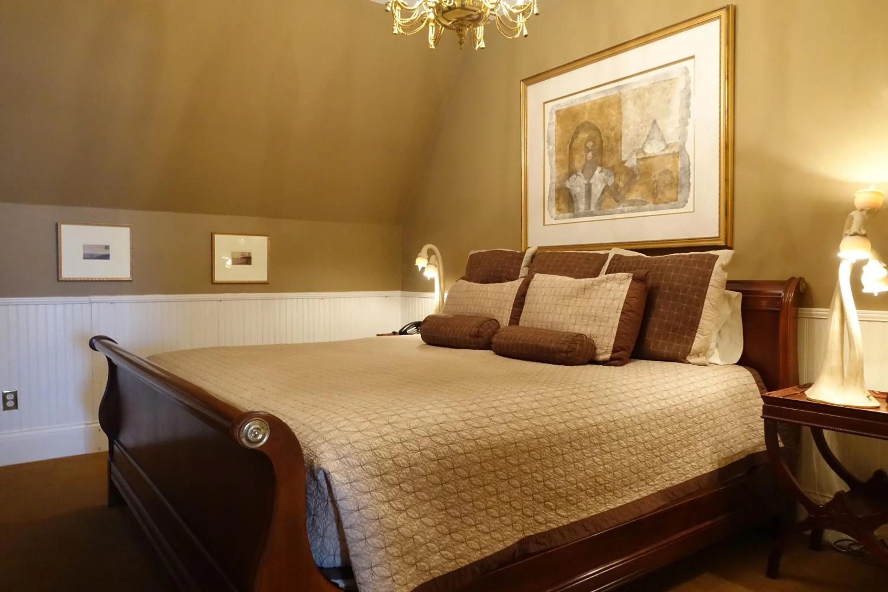 Bed in Bluff View Inn