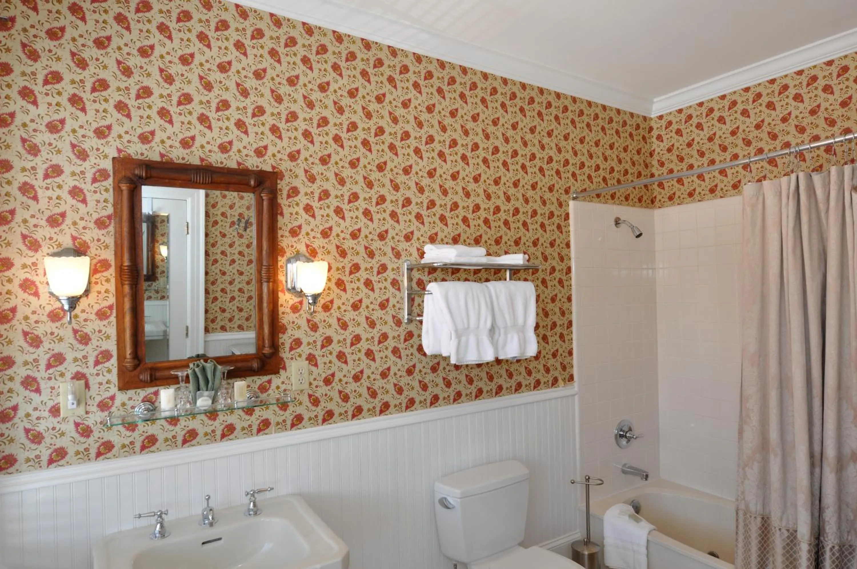Shower in Bluff View Inn