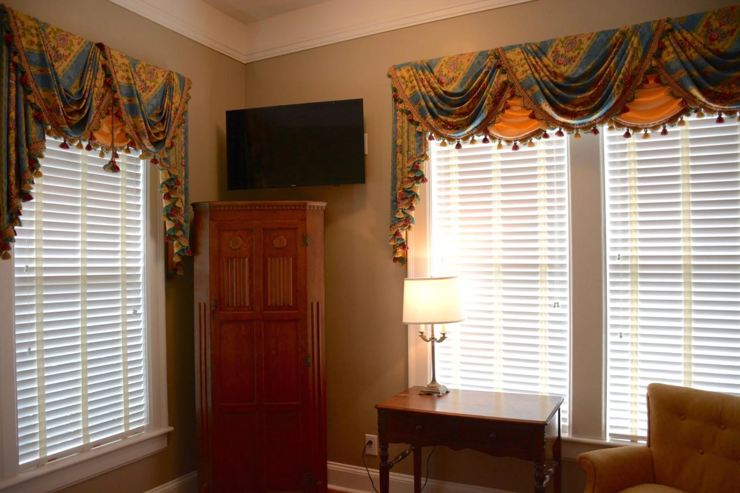 TV and multimedia in Bluff View Inn
