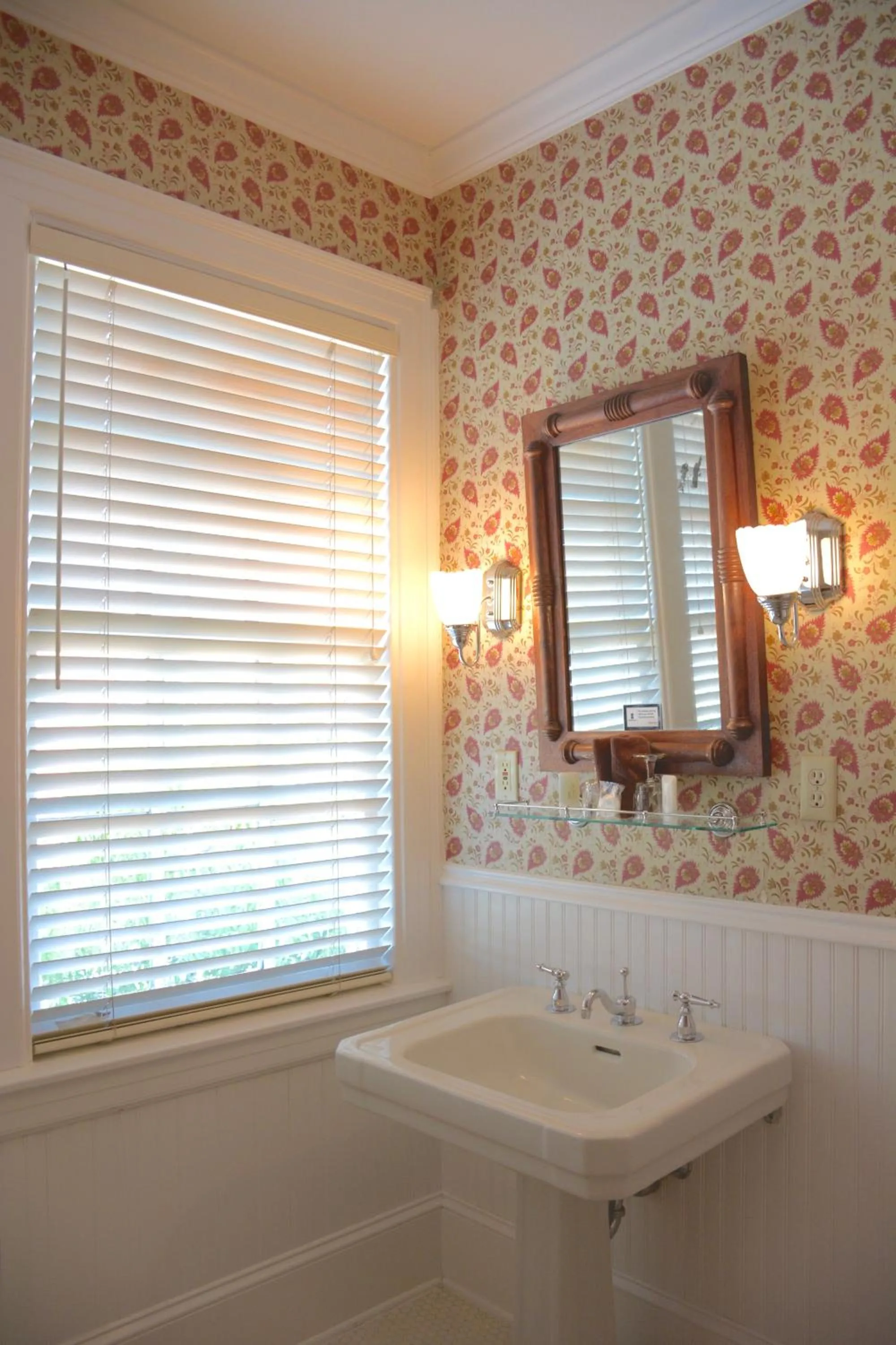 Bathroom in Bluff View Inn