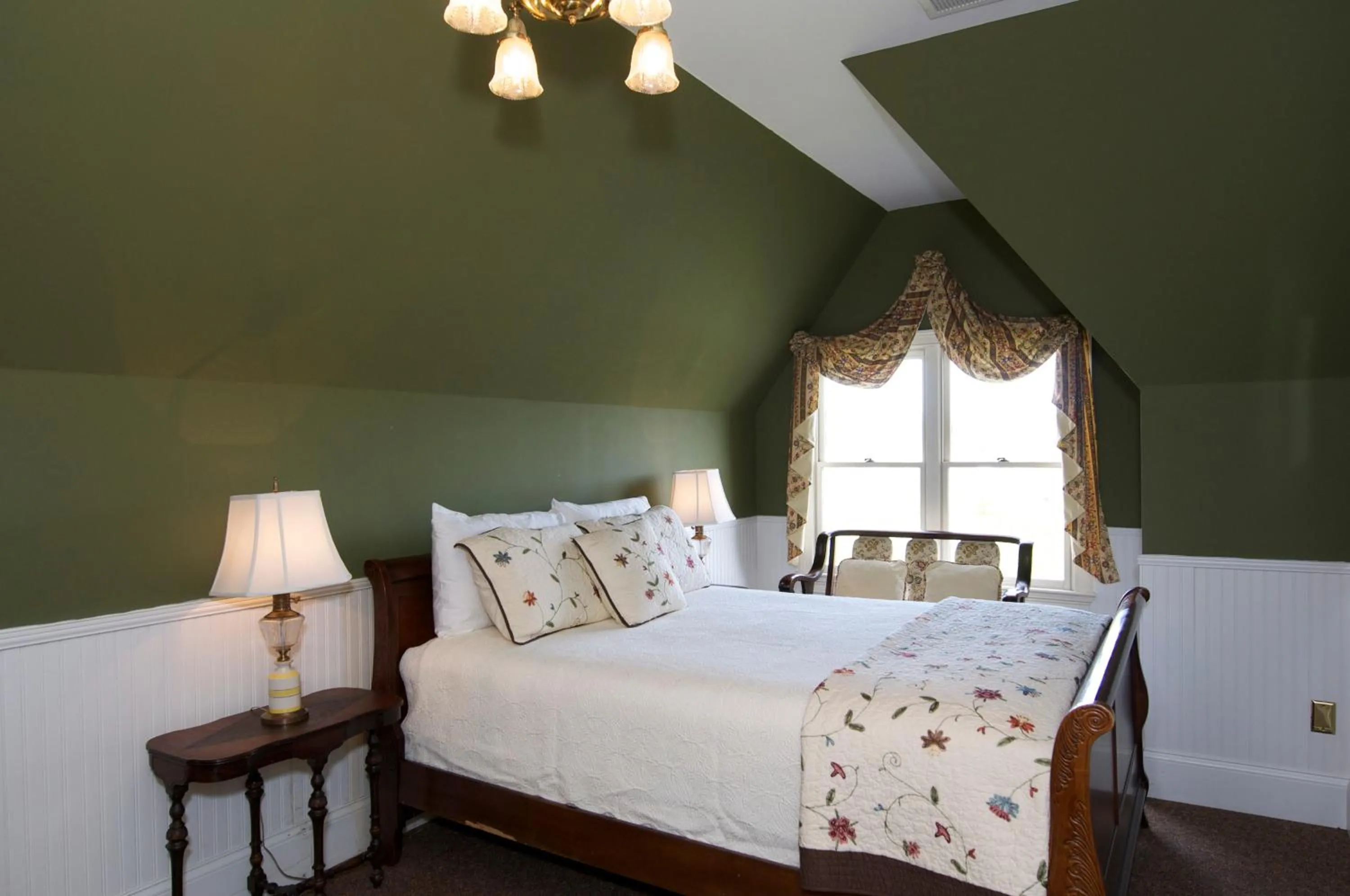 Bed in Bluff View Inn