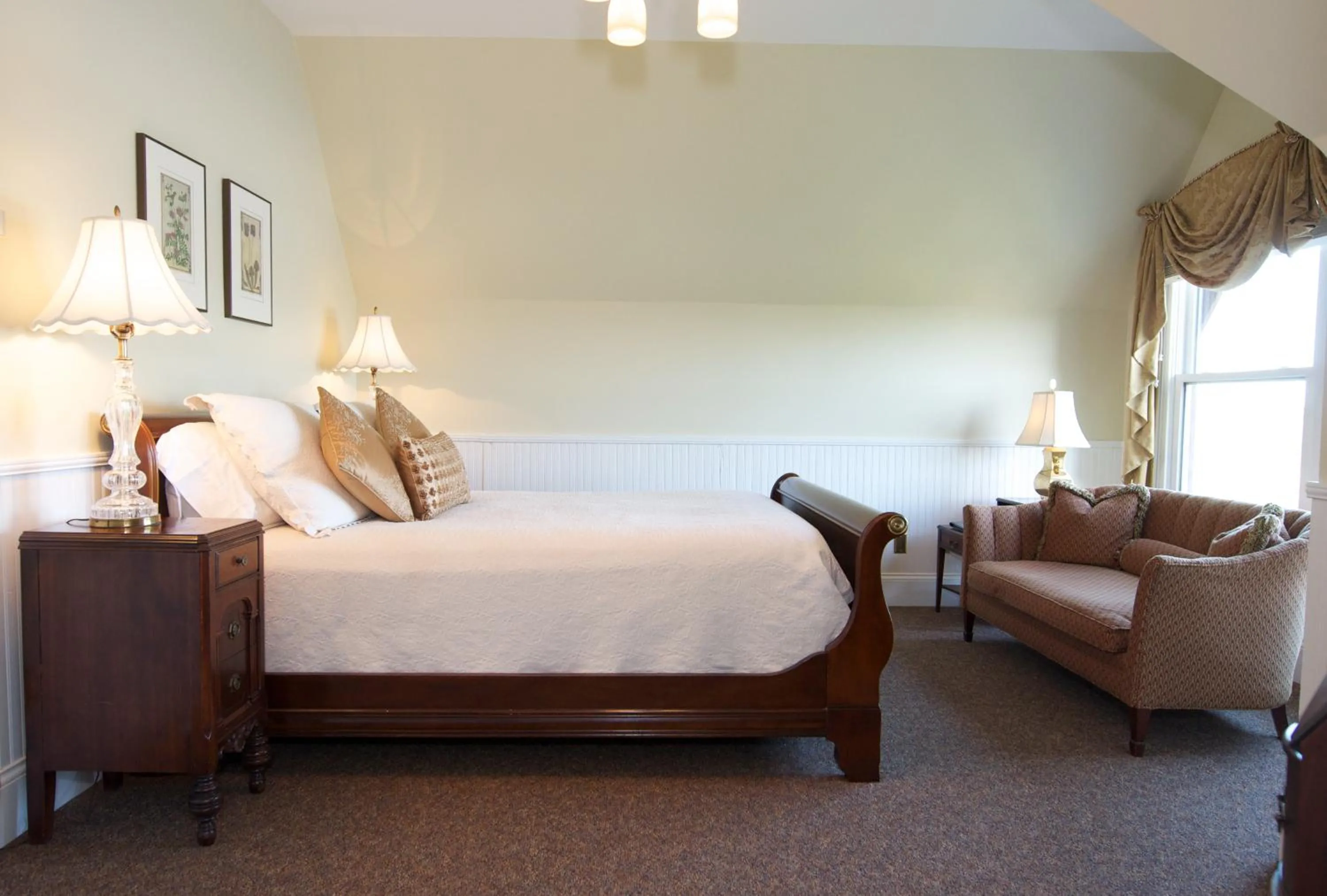 Bed in Bluff View Inn