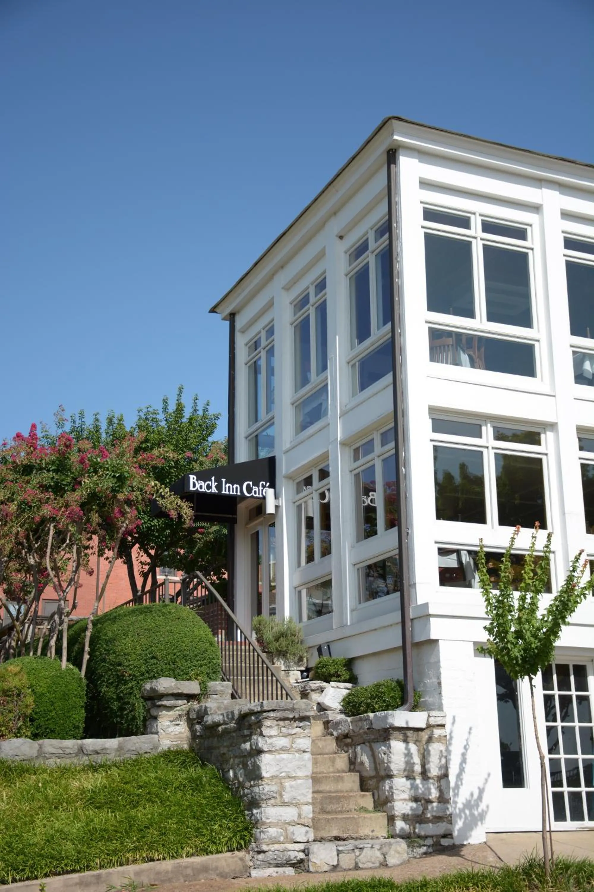 Property building in Bluff View Inn