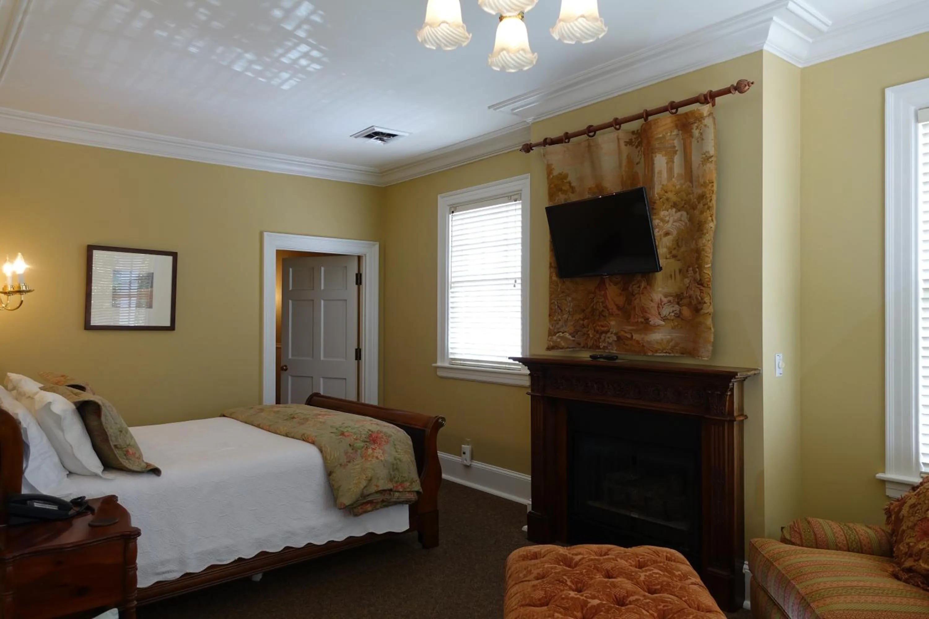 Bed in Bluff View Inn