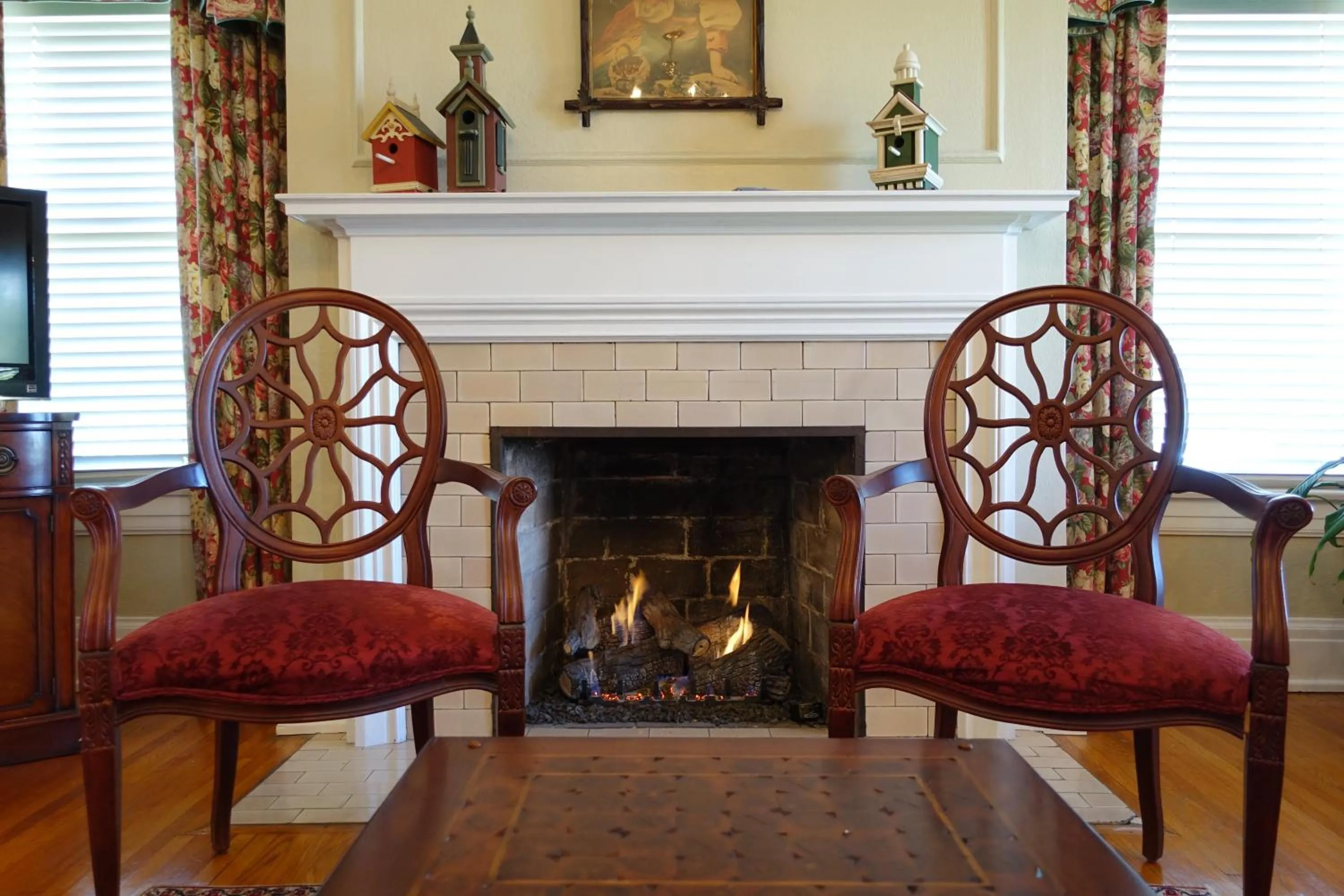 Seating area in Bluff View Inn