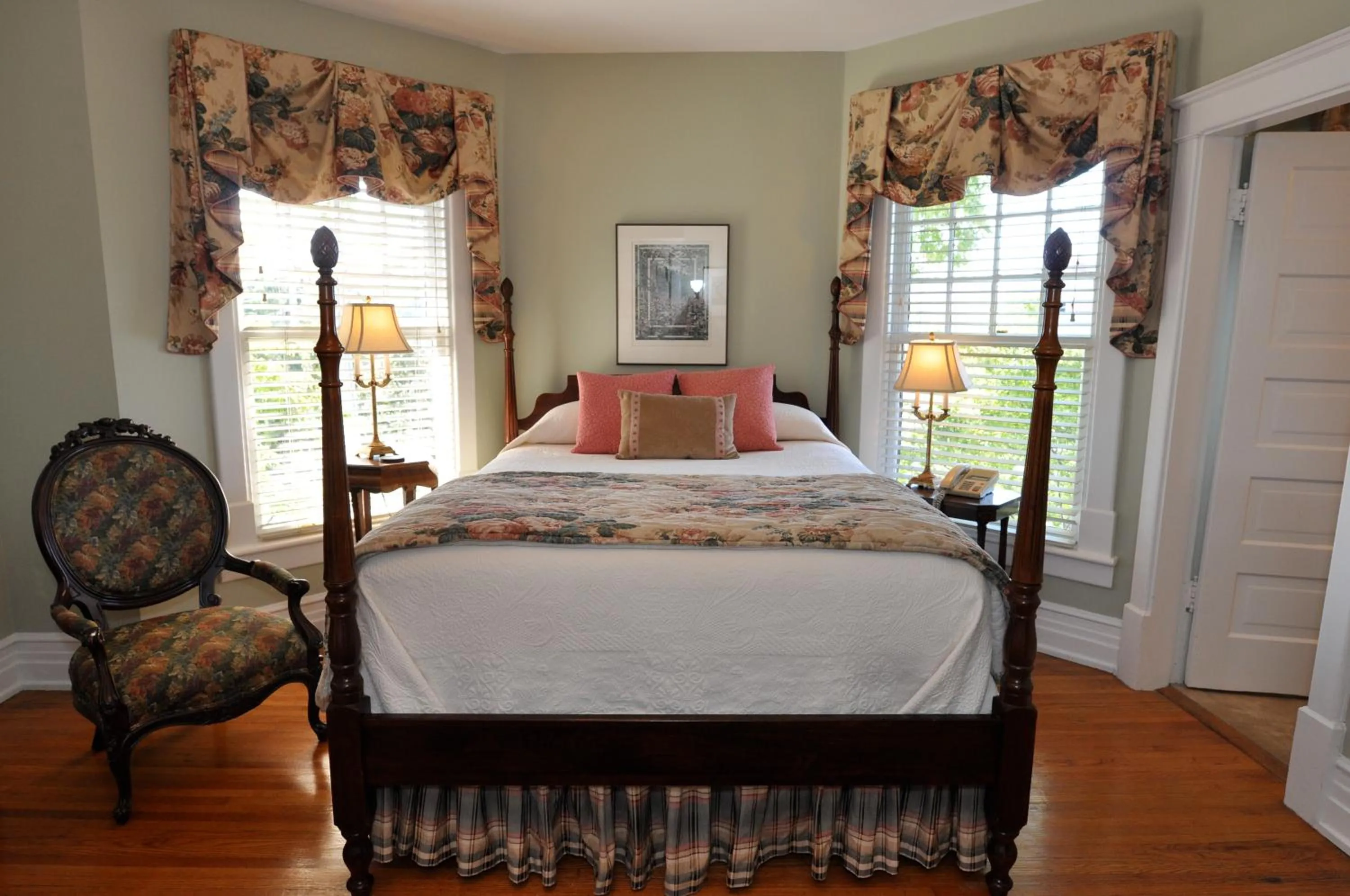 Bed in Bluff View Inn