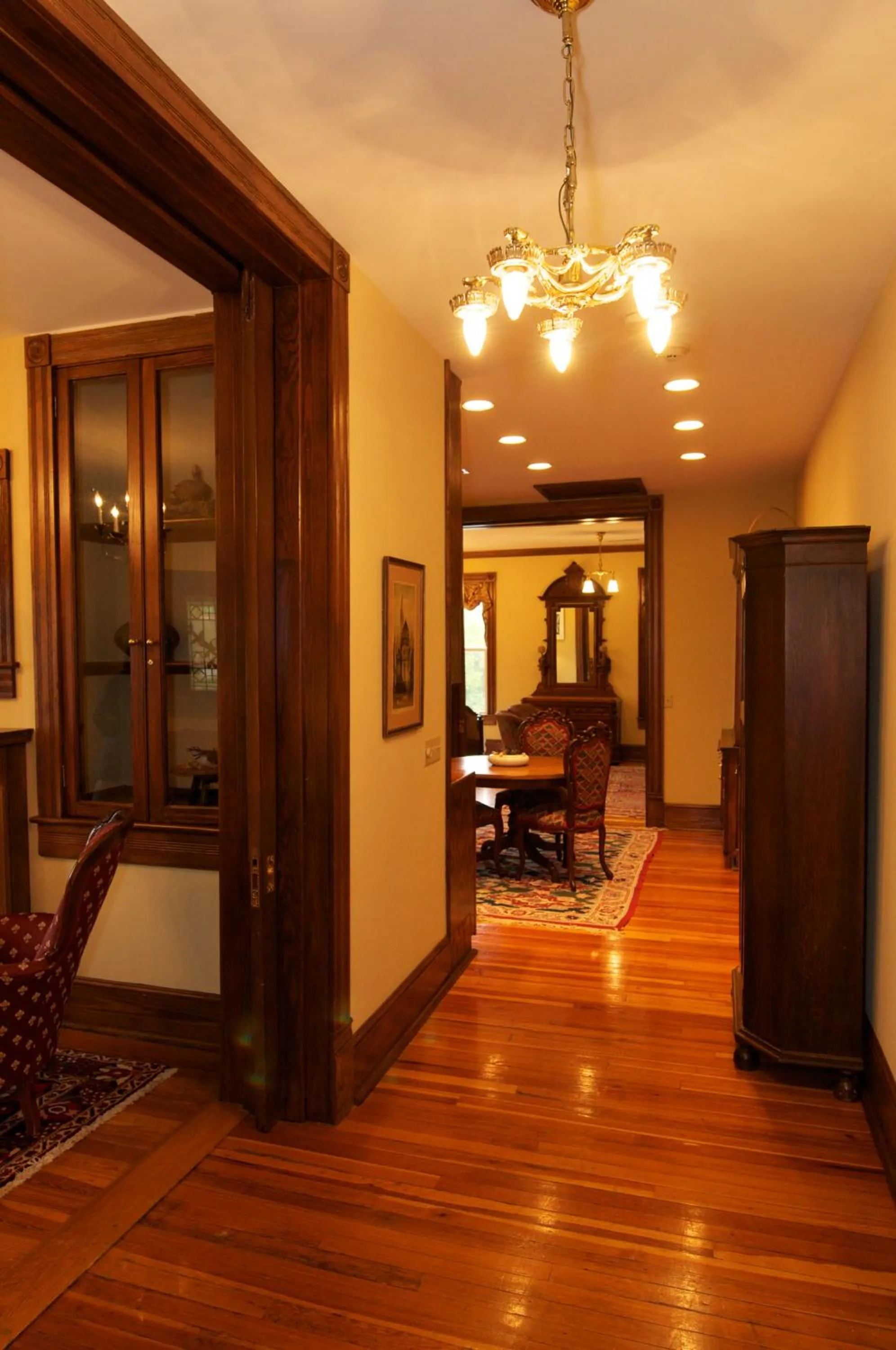 Photo of the whole room in Bluff View Inn