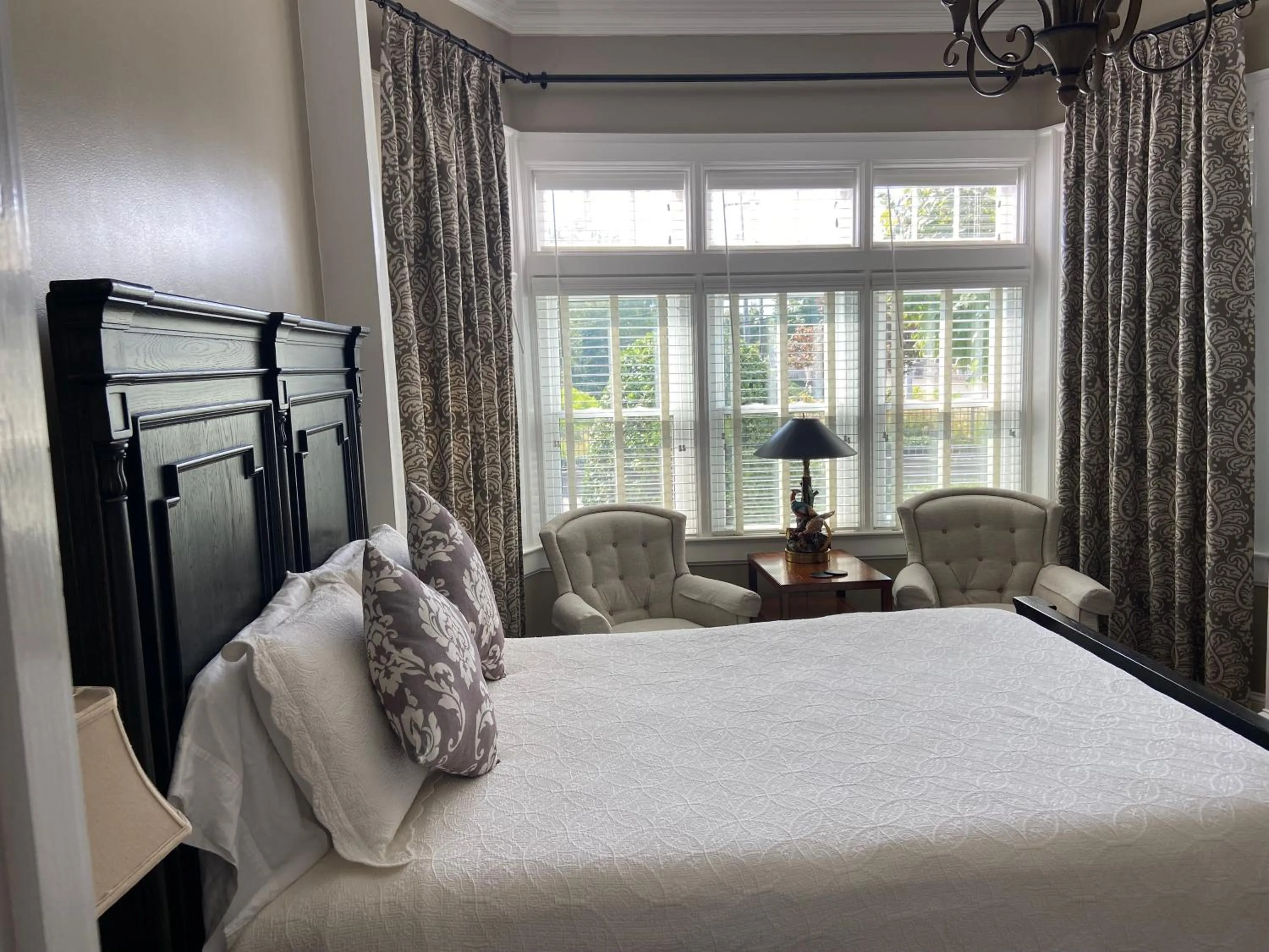 Bed in Bluff View Inn