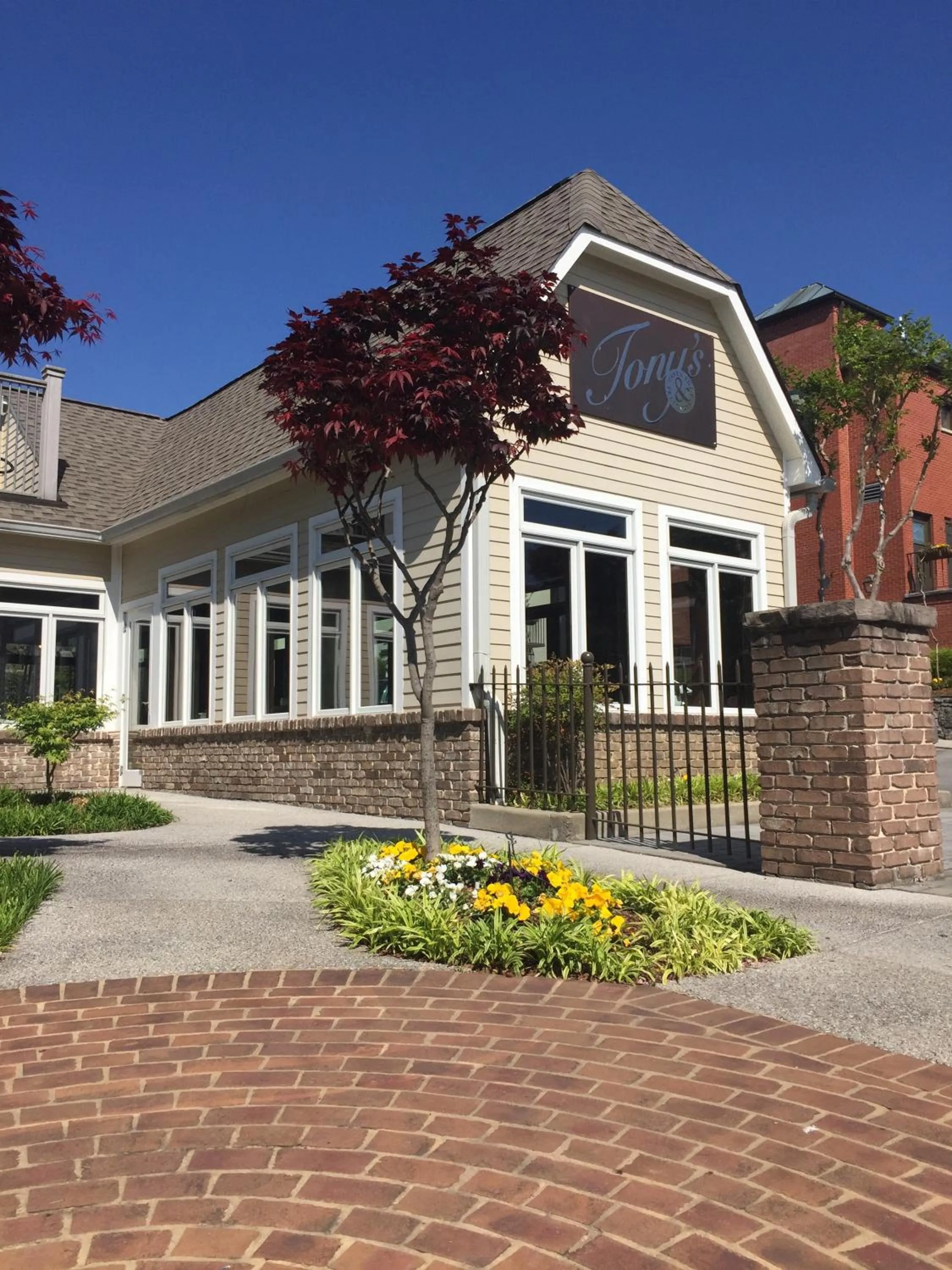 Property building in Bluff View Inn