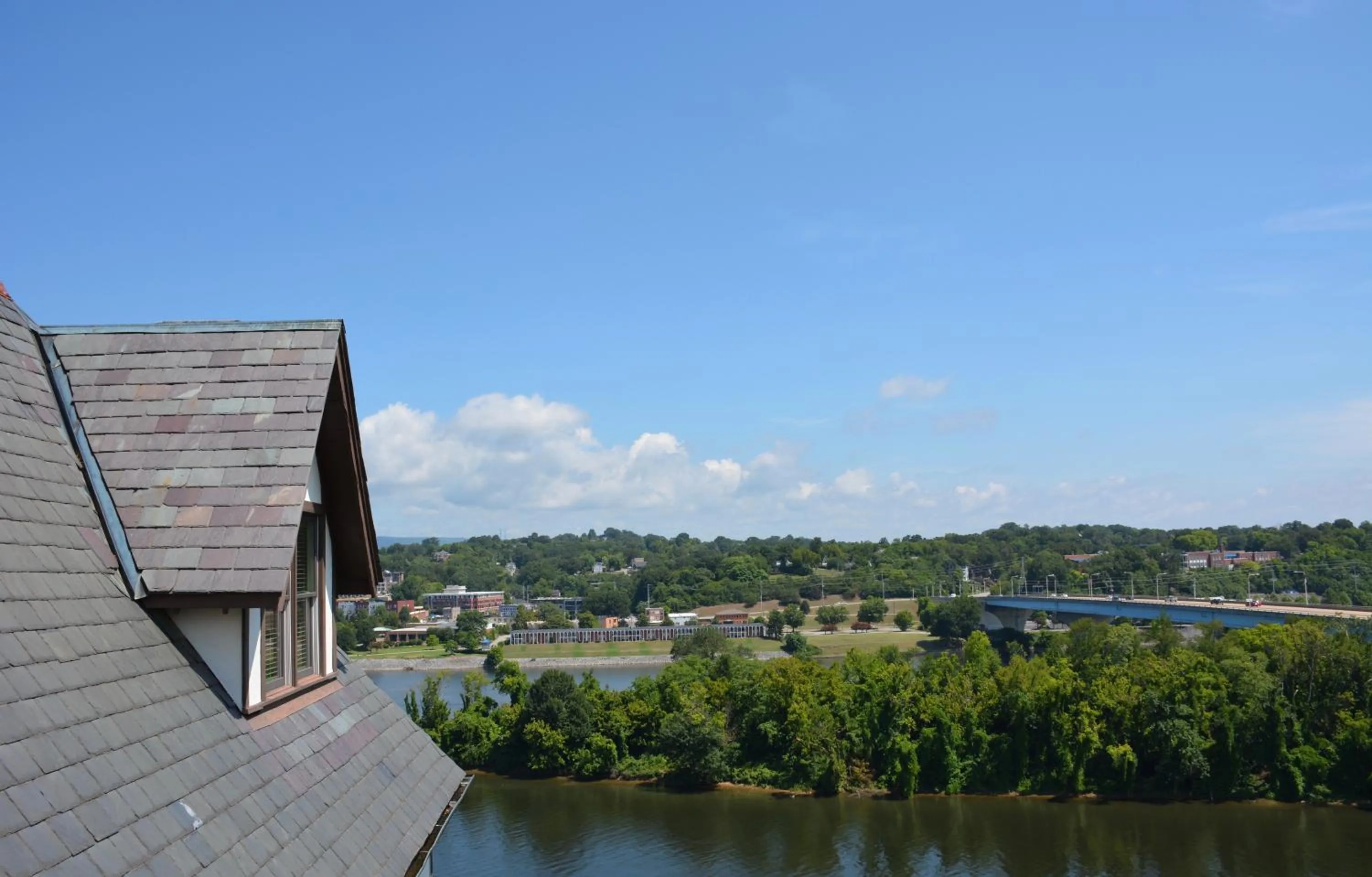 Property building in Bluff View Inn