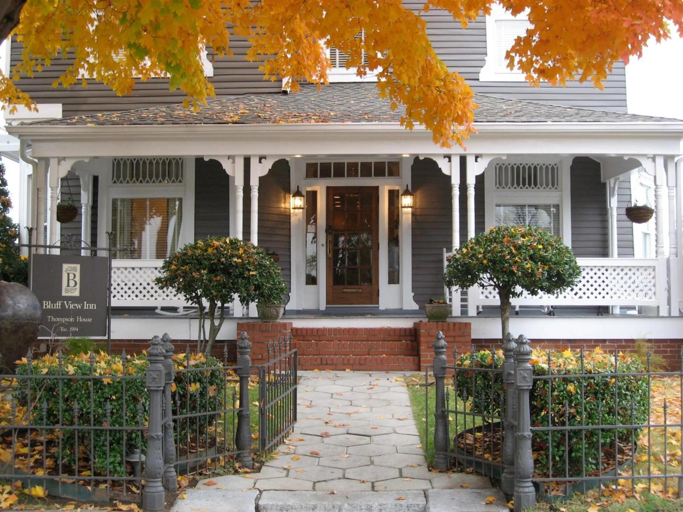 Property building in Bluff View Inn