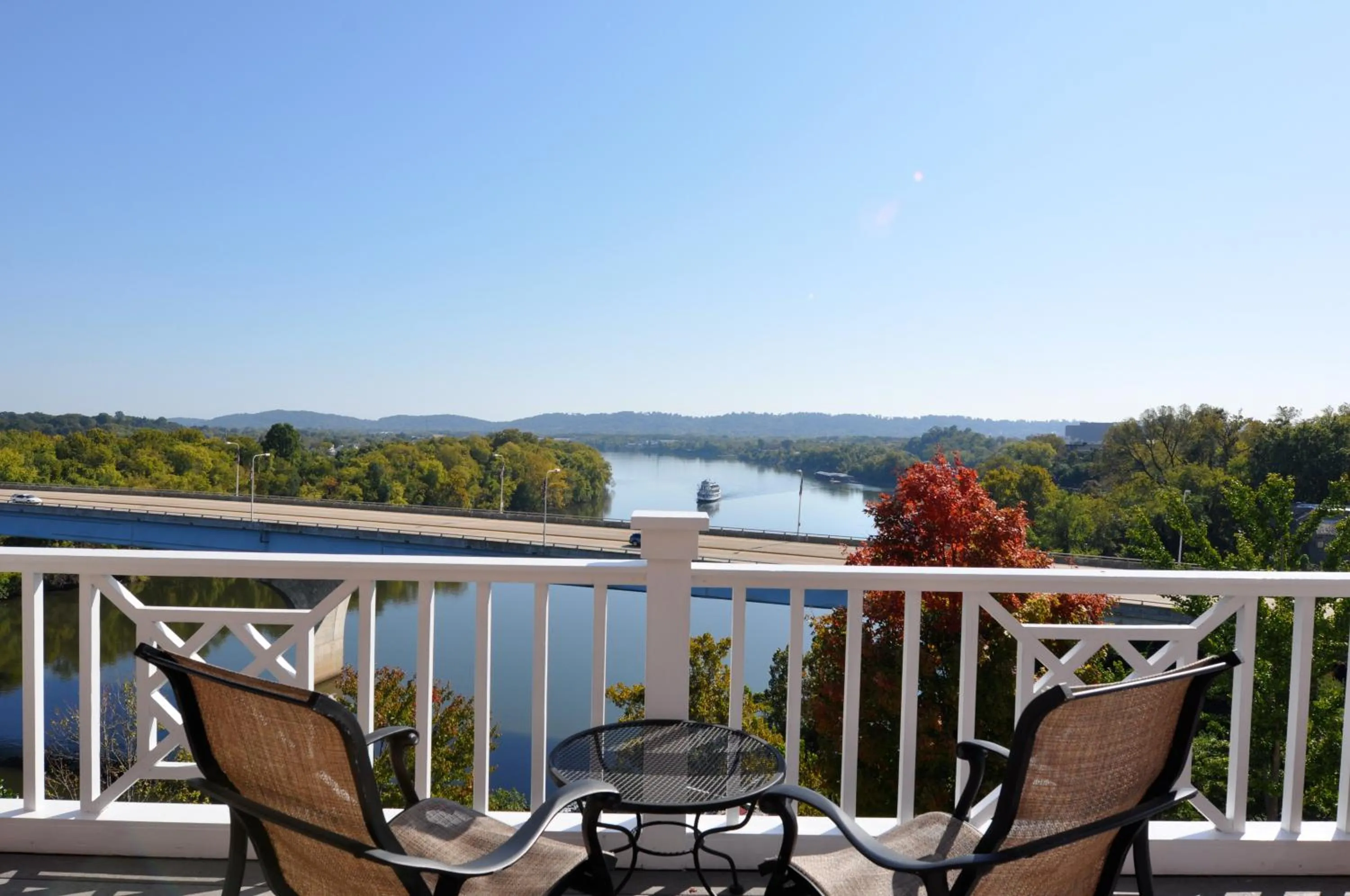 Natural landscape in Bluff View Inn