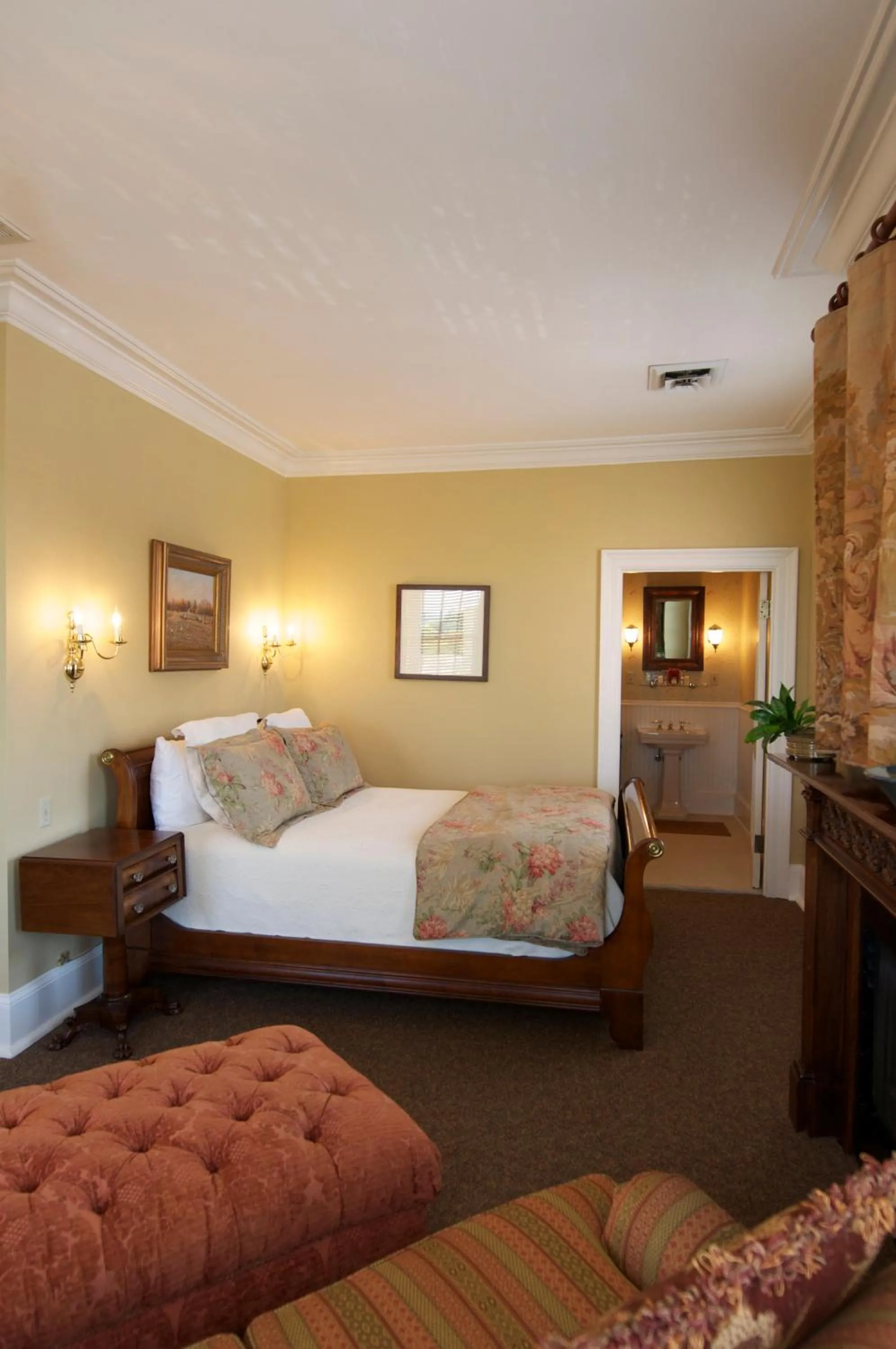 Bed in Bluff View Inn
