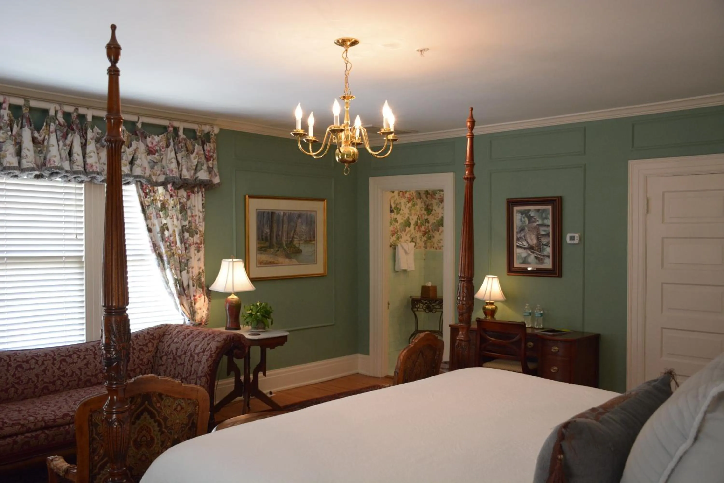 Bed in Bluff View Inn