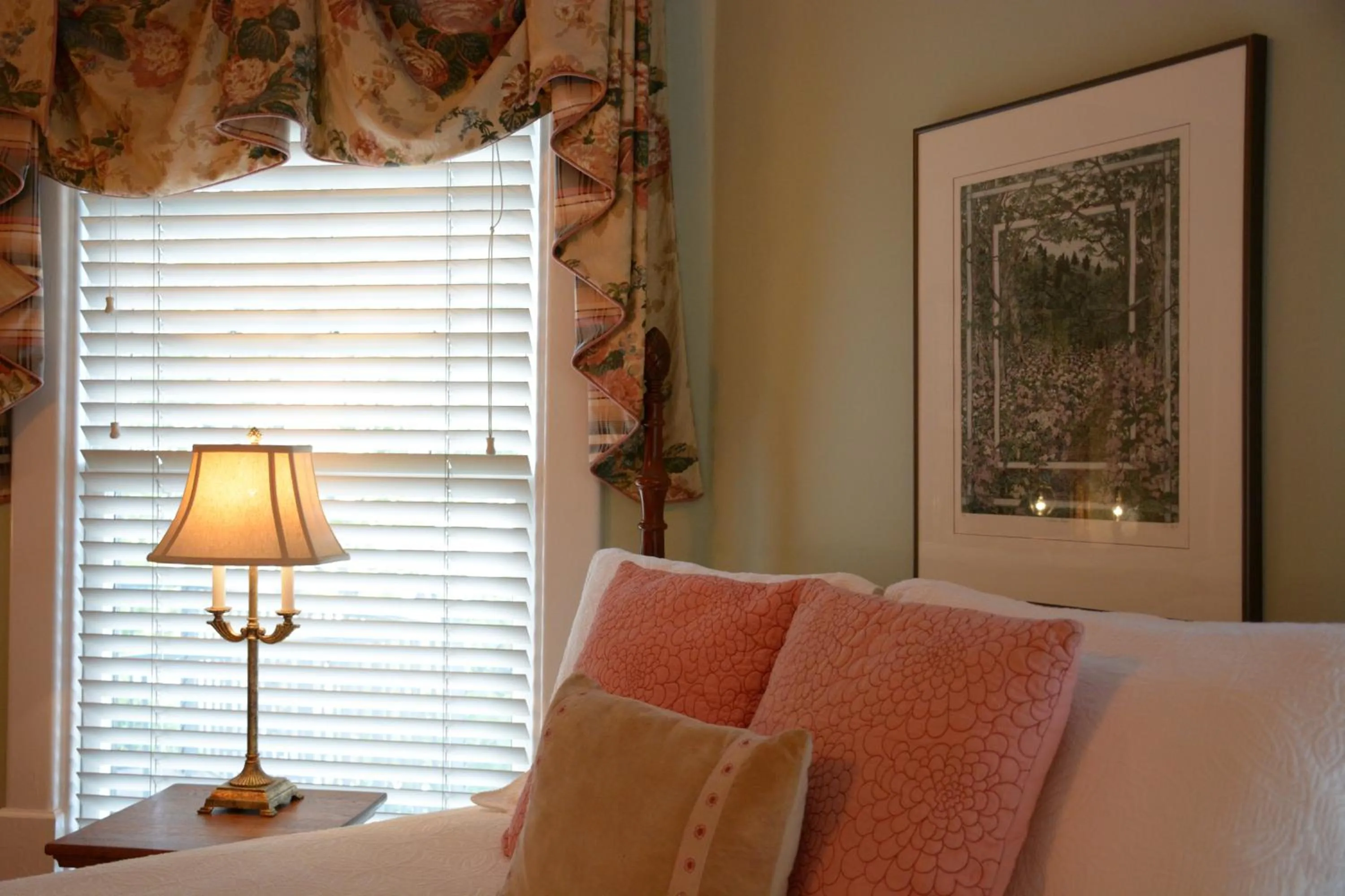 Bed in Bluff View Inn