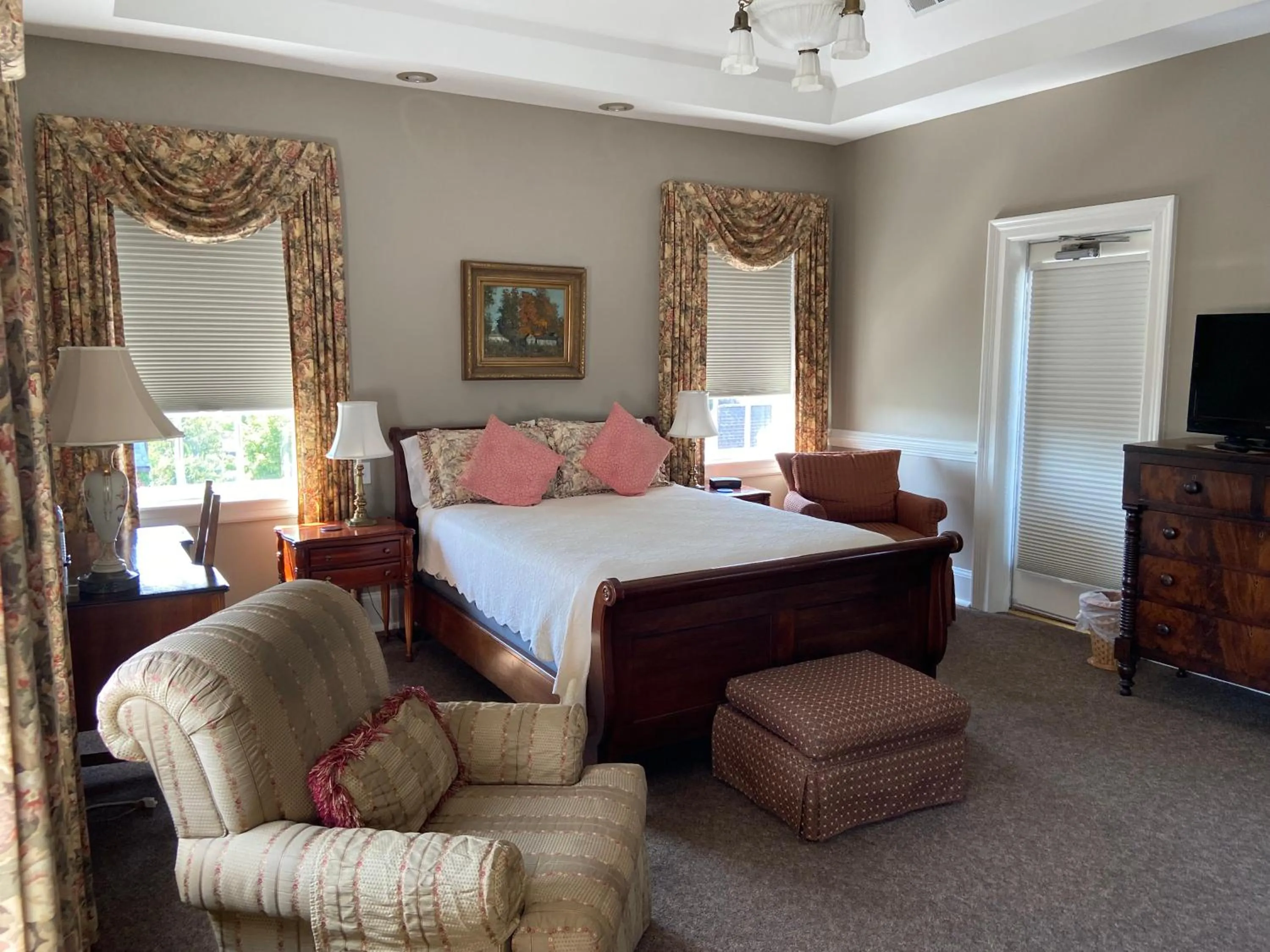 Bed in Bluff View Inn