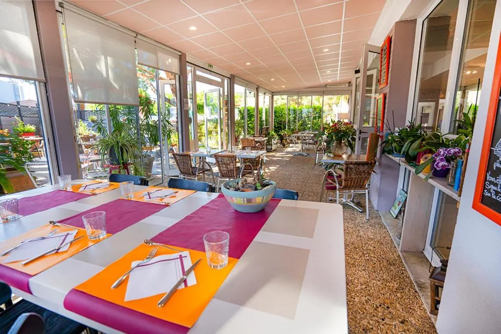 Restaurant/places to eat in Logis Hôtel- Hôtel Restaurant Le Rialto