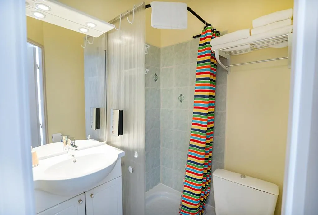 Bathroom in Logis Hôtel- Hôtel Restaurant Le Rialto