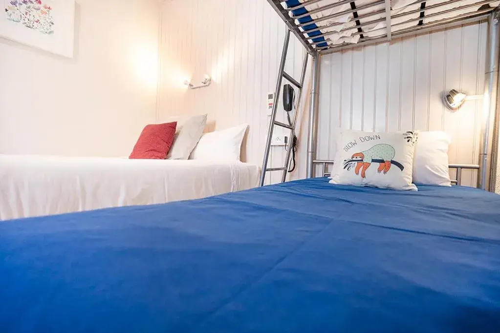 Bedroom, Bed in Logis Hôtel- Hôtel Restaurant Le Rialto Bedroom, Bed in Logis Hôtel- Hôtel Restaurant Le Rialto