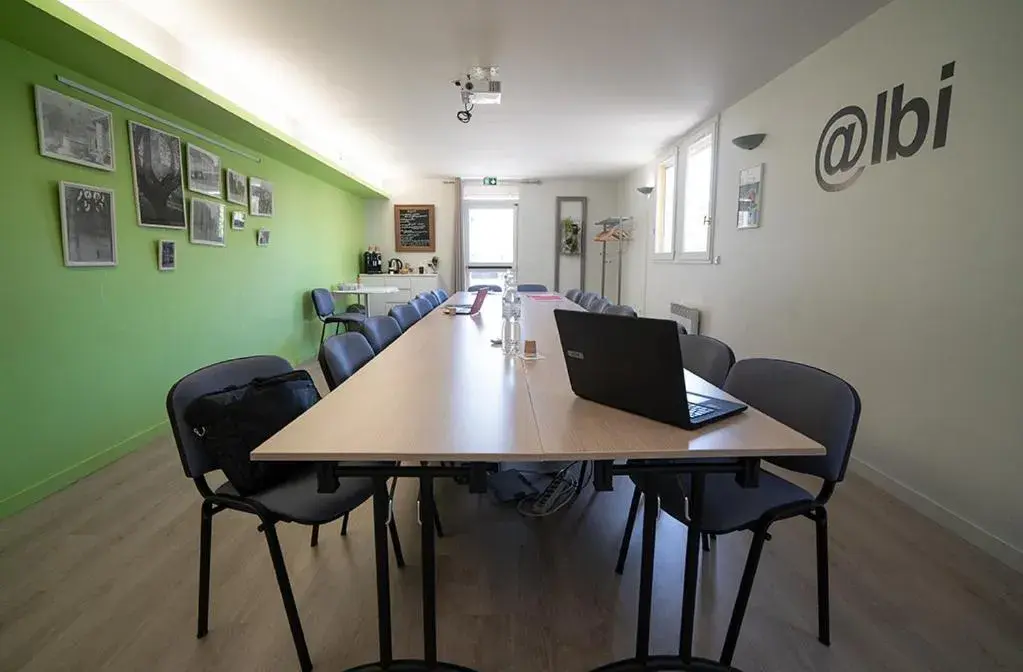 Meeting/conference room in Logis Hôtel- Hôtel Restaurant Le Rialto Meeting/conference room in Logis Hôtel- Hôtel Restaurant Le Rialto