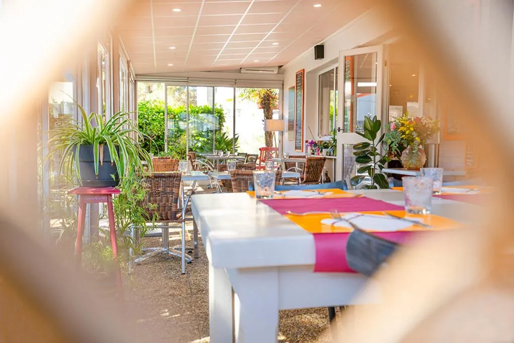 Restaurant/places to eat in Logis Hôtel- Hôtel Restaurant Le Rialto