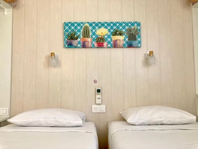 Bed in Logis Hôtel- Hôtel Restaurant Le Rialto