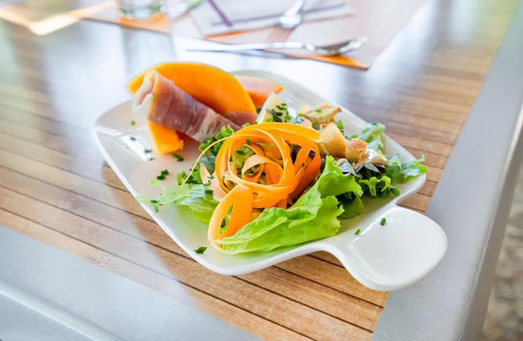 Restaurant/places to eat in Logis Hôtel- Hôtel Restaurant Le Rialto