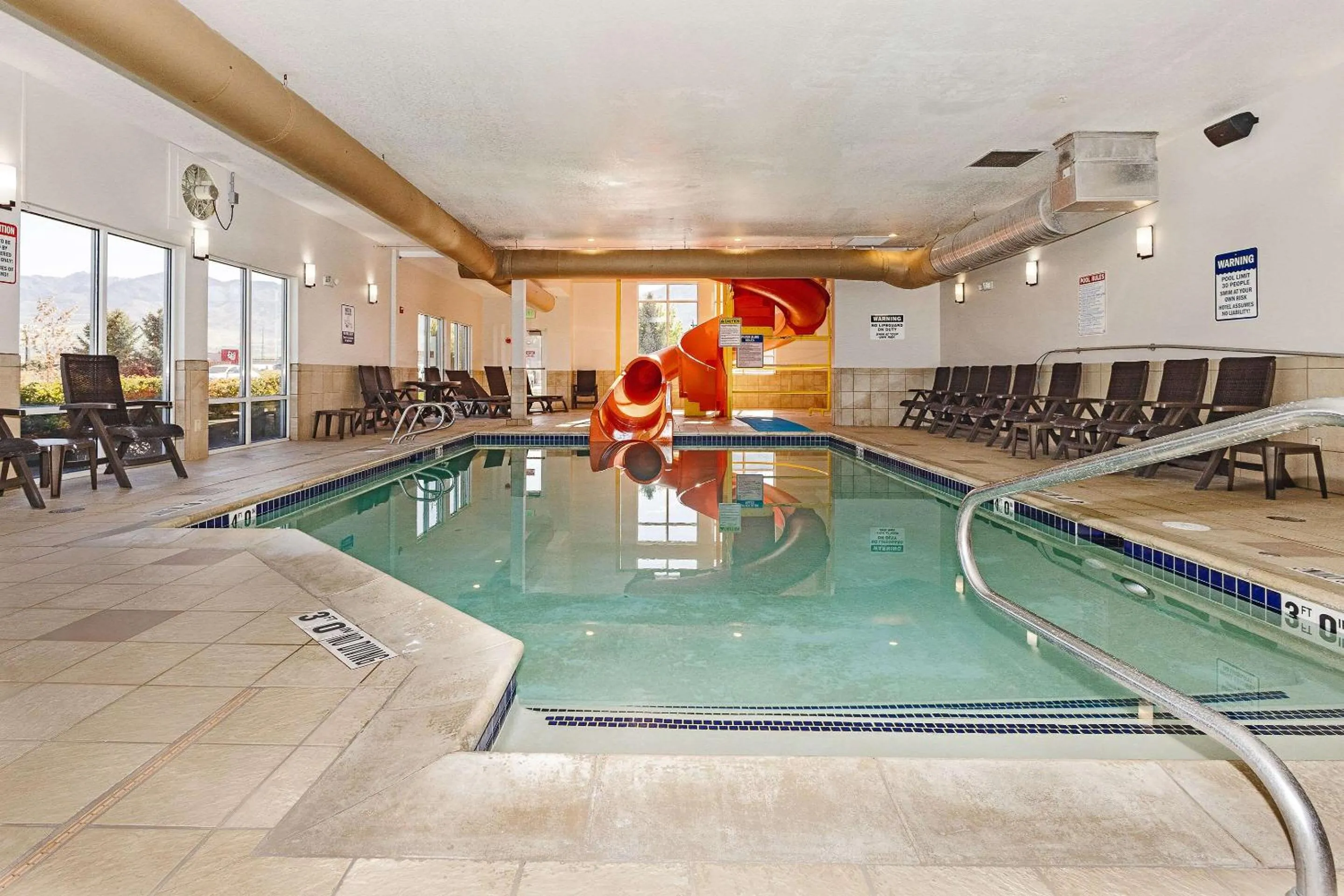 Swimming pool in Comfort Inn & Suites Logan Near University