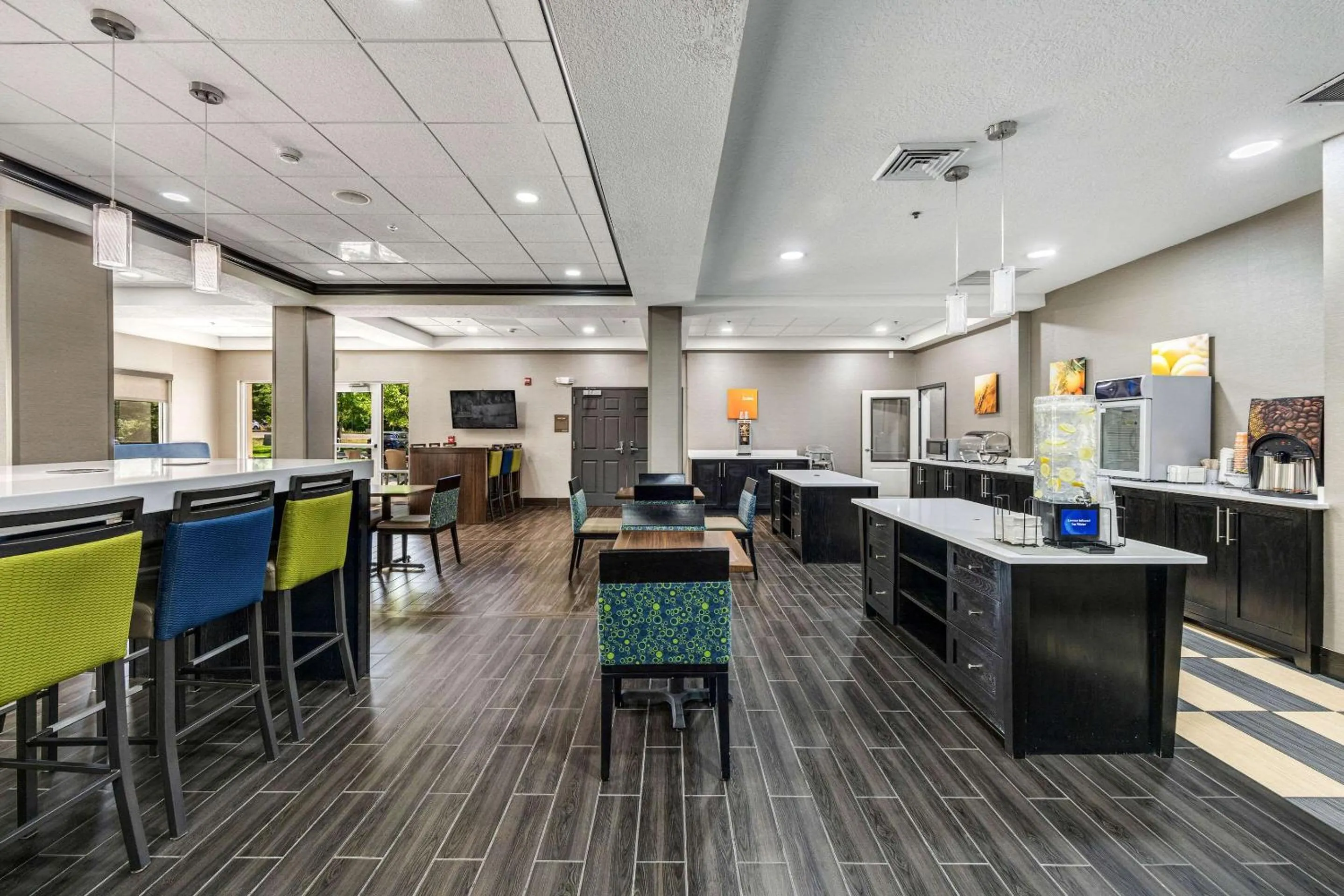 Breakfast in Comfort Inn & Suites Logan Near University