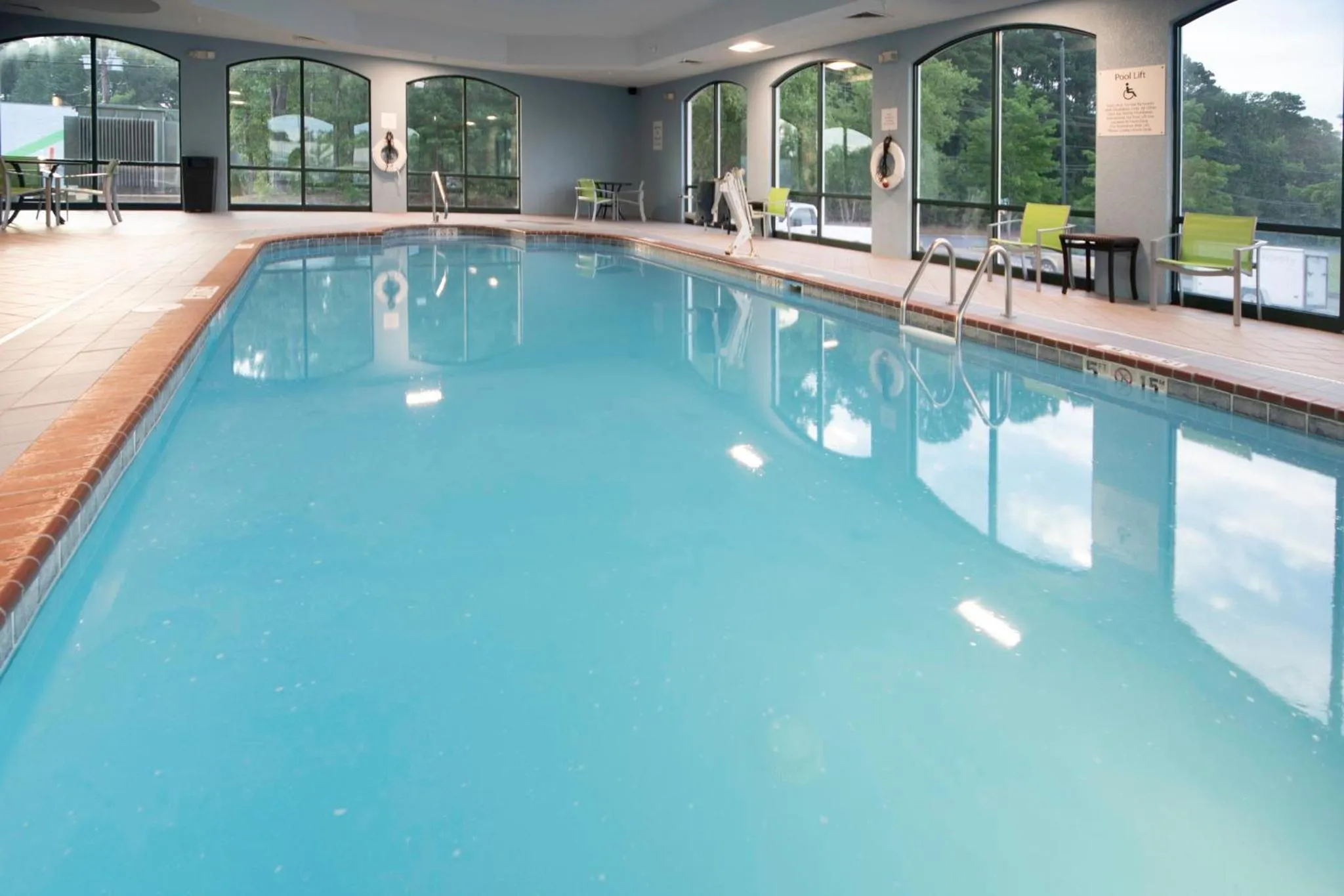 Swimming pool in Holiday Inn Express Suites Little Rock West by IHG