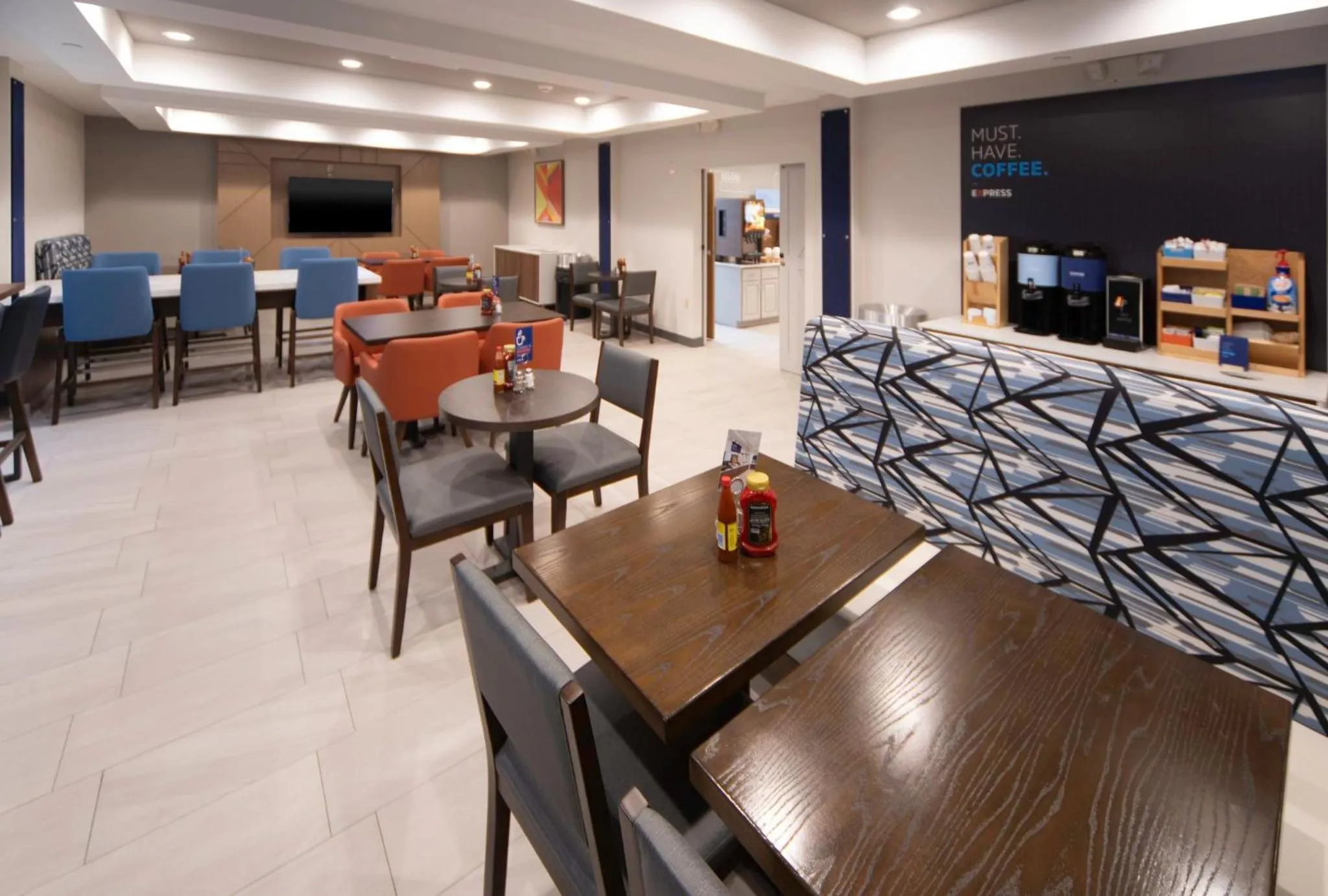 Breakfast in Holiday Inn Express Suites Little Rock West by IHG