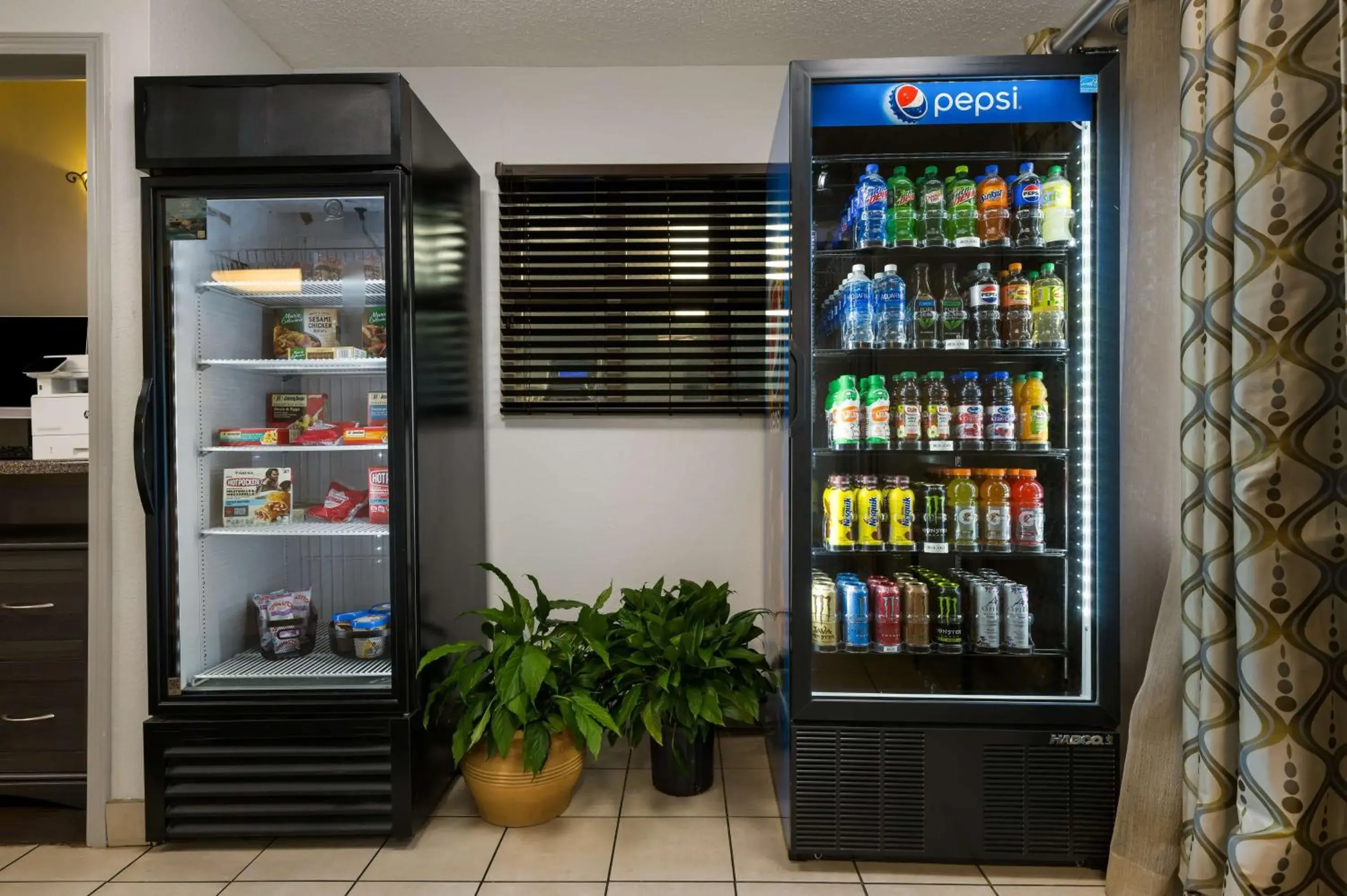 Property building in Sonesta Simply Suites Huntsville Research Park Property building in Sonesta Simply Suites Huntsville Research Park