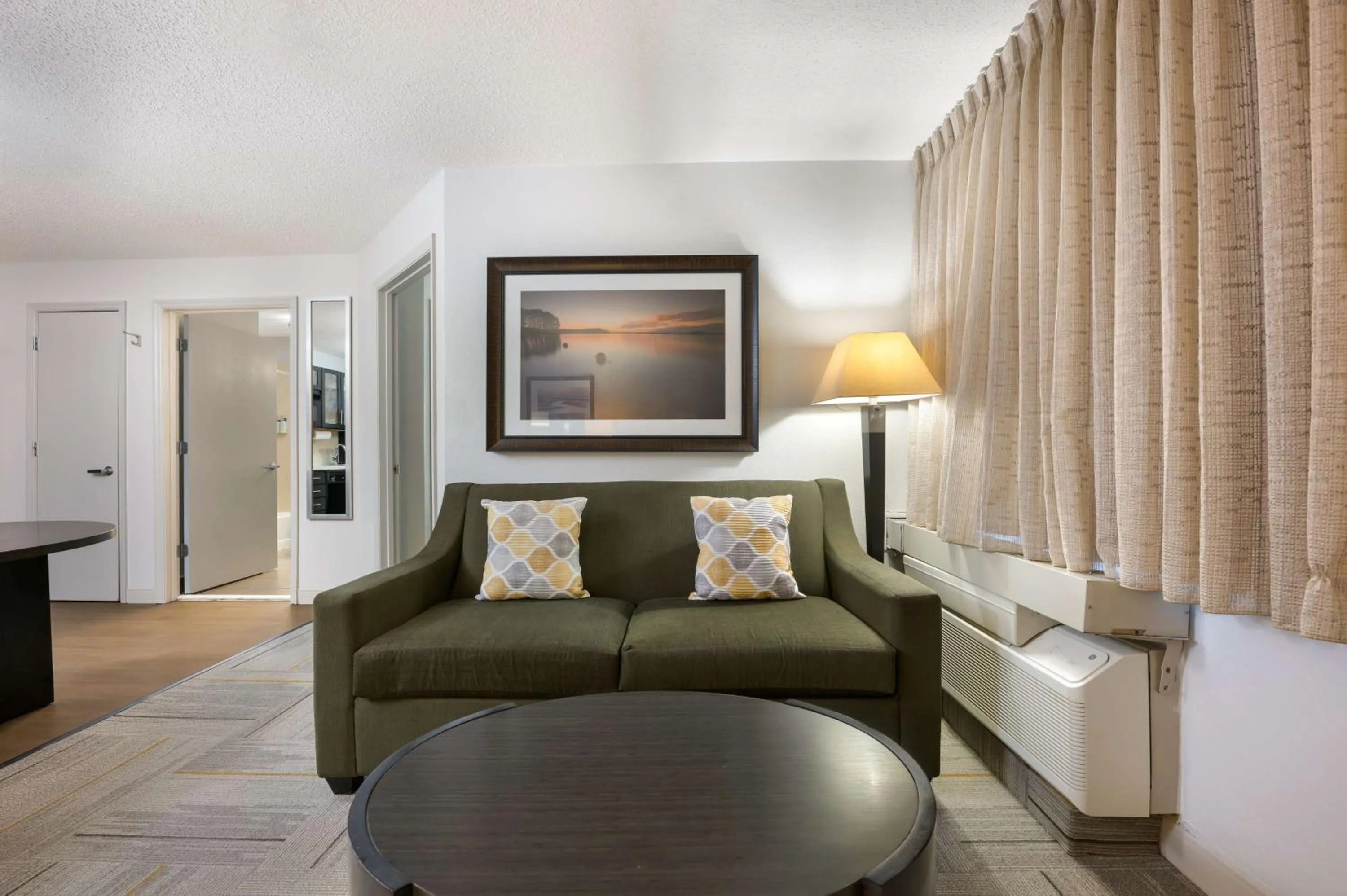 Living room in Sonesta Simply Suites Huntsville Research Park