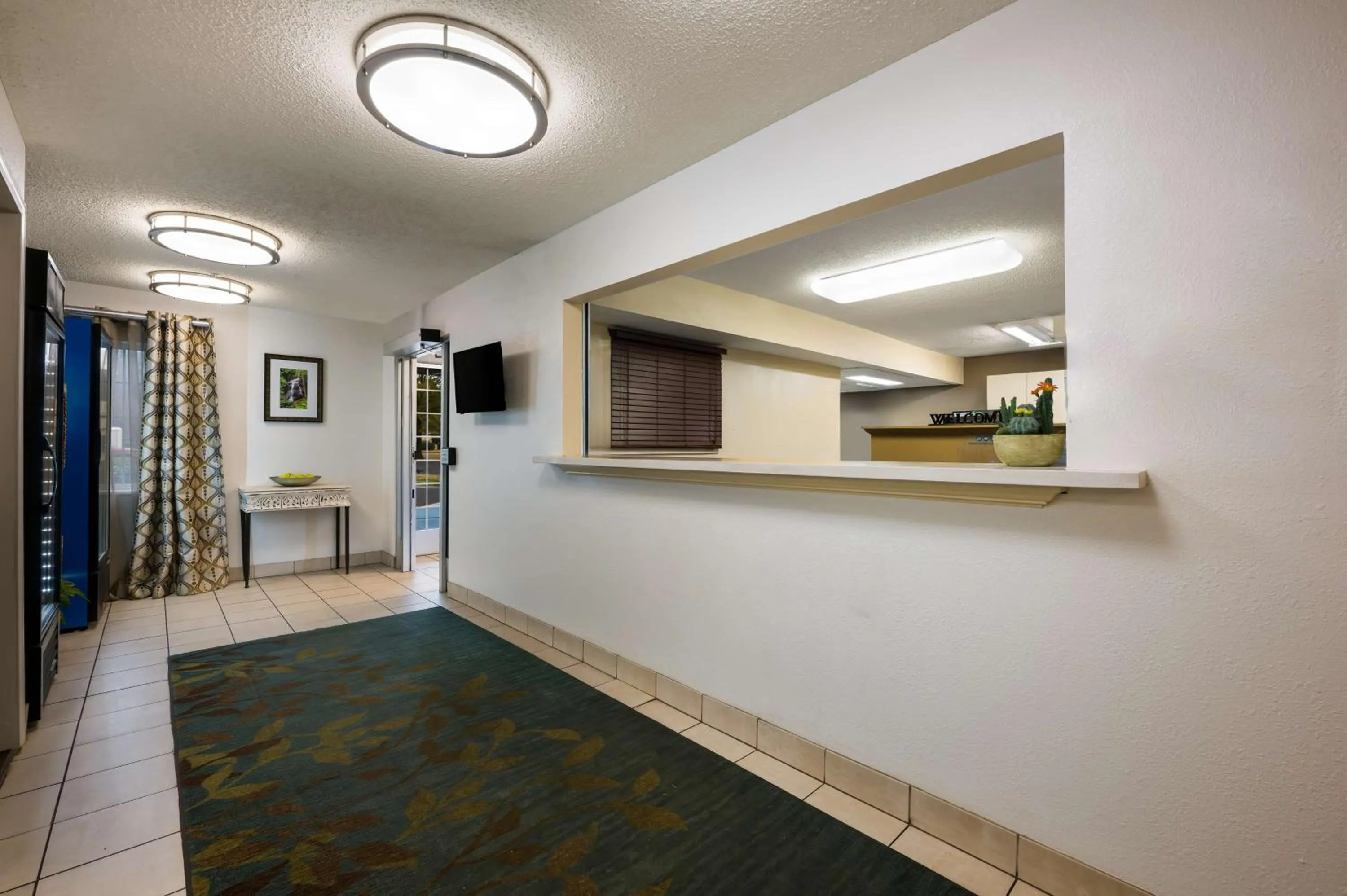 Lobby or reception in Sonesta Simply Suites Huntsville Research Park