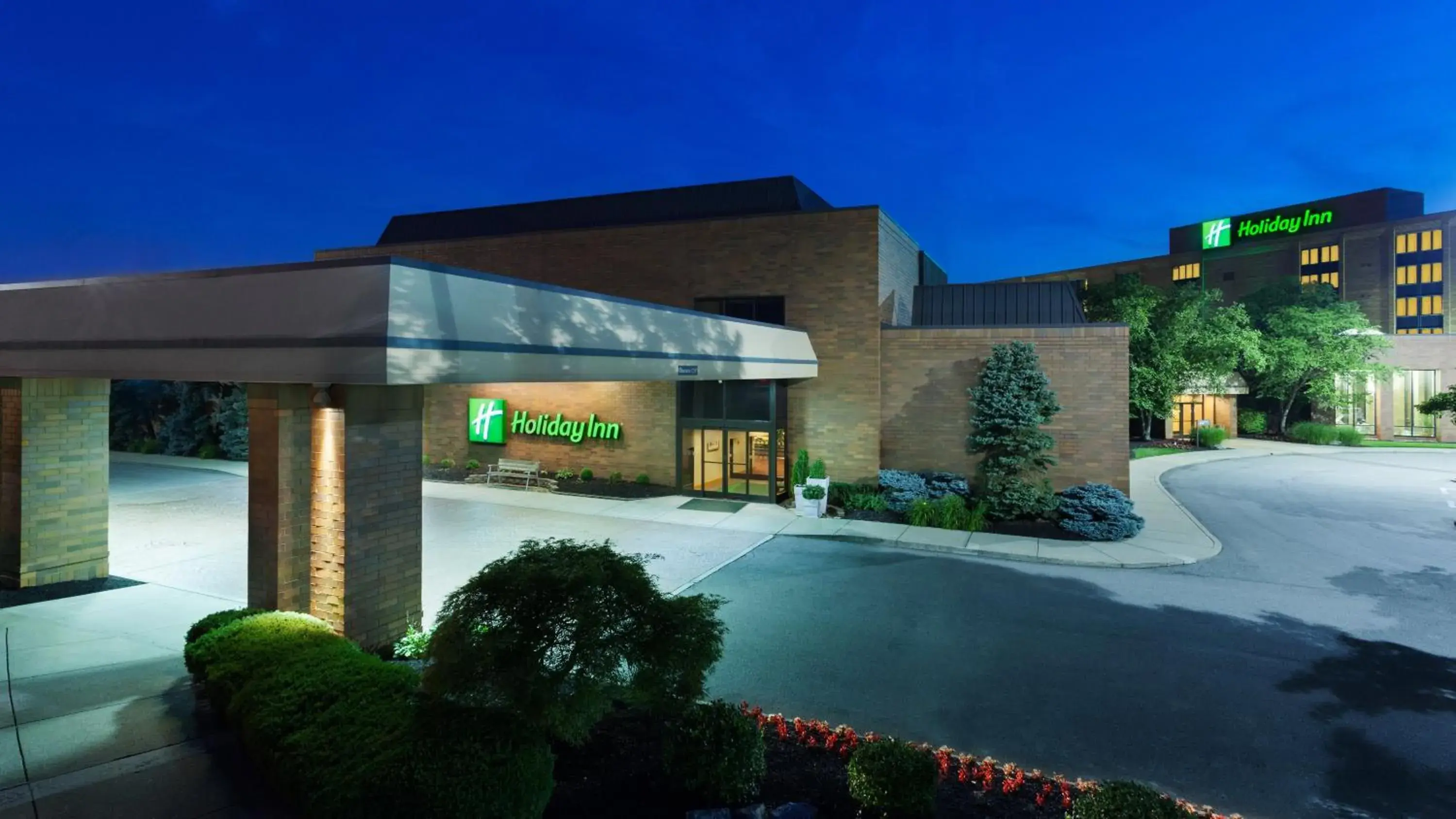 Property building in Holiday Inn Cincinnati Airport by IHG Property building in Holiday Inn Cincinnati Airport by IHG