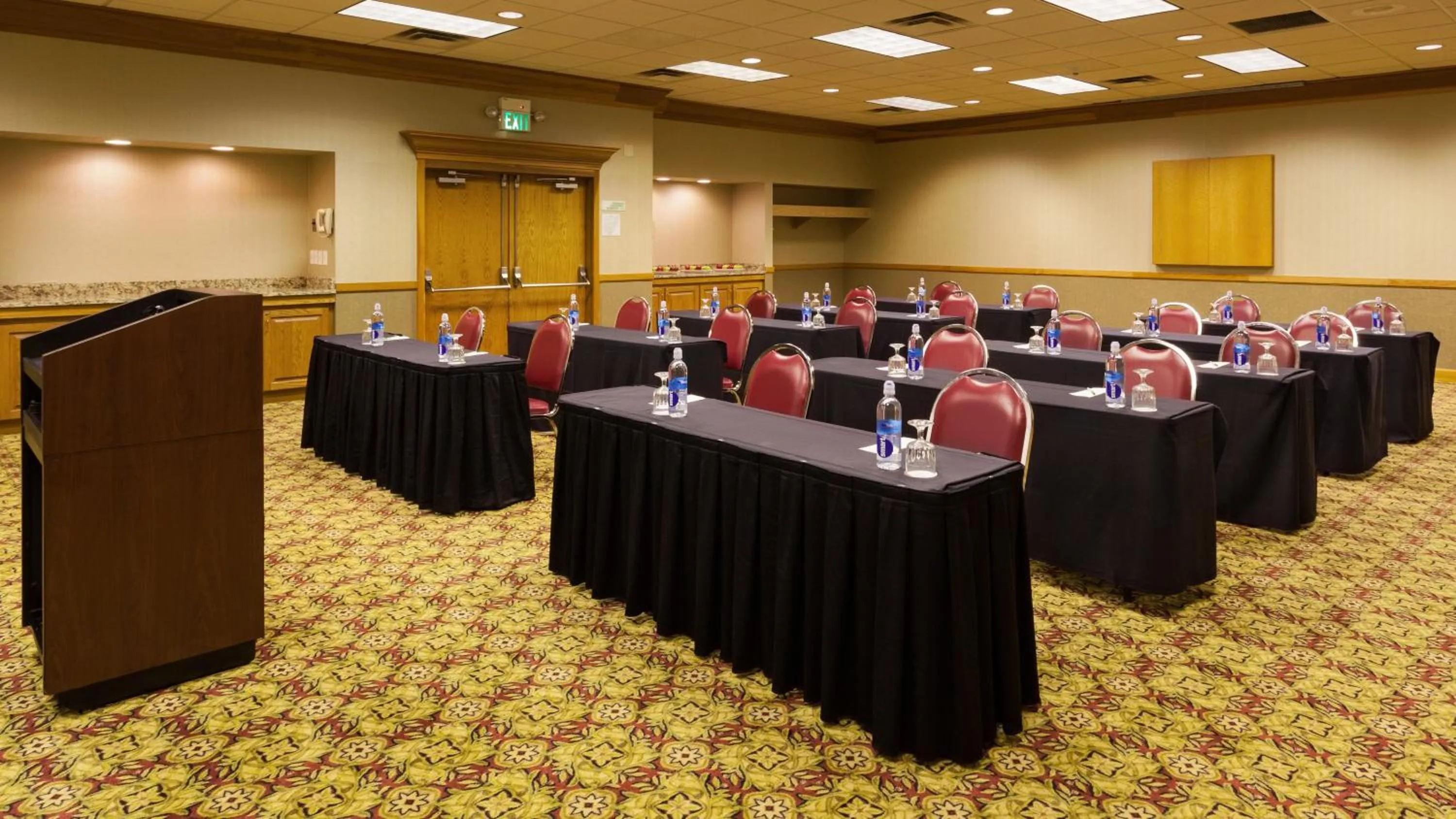 Meeting/conference room in Holiday Inn Cincinnati Airport by IHG