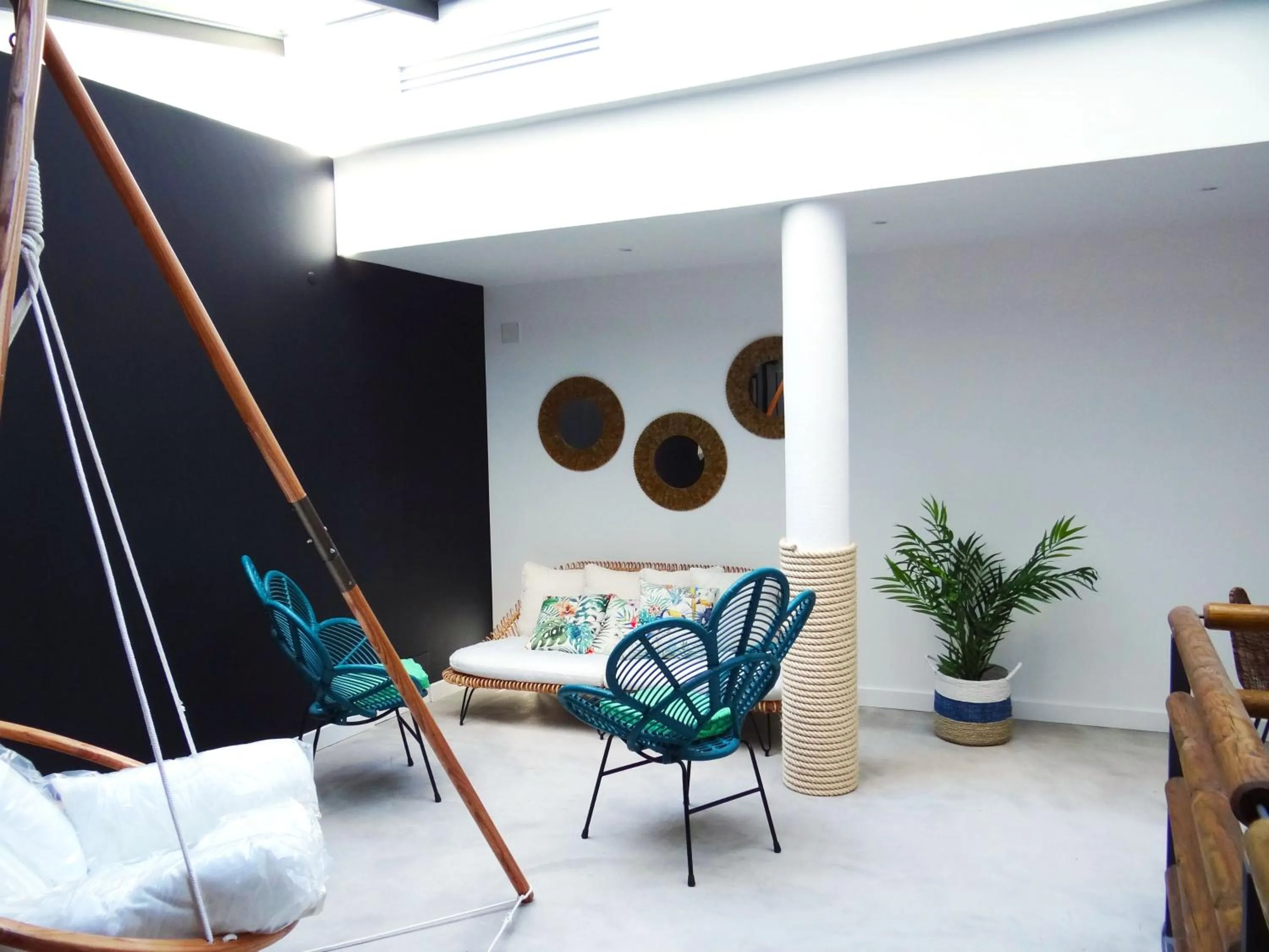 Communal lounge/ TV room in The Salty Lodge