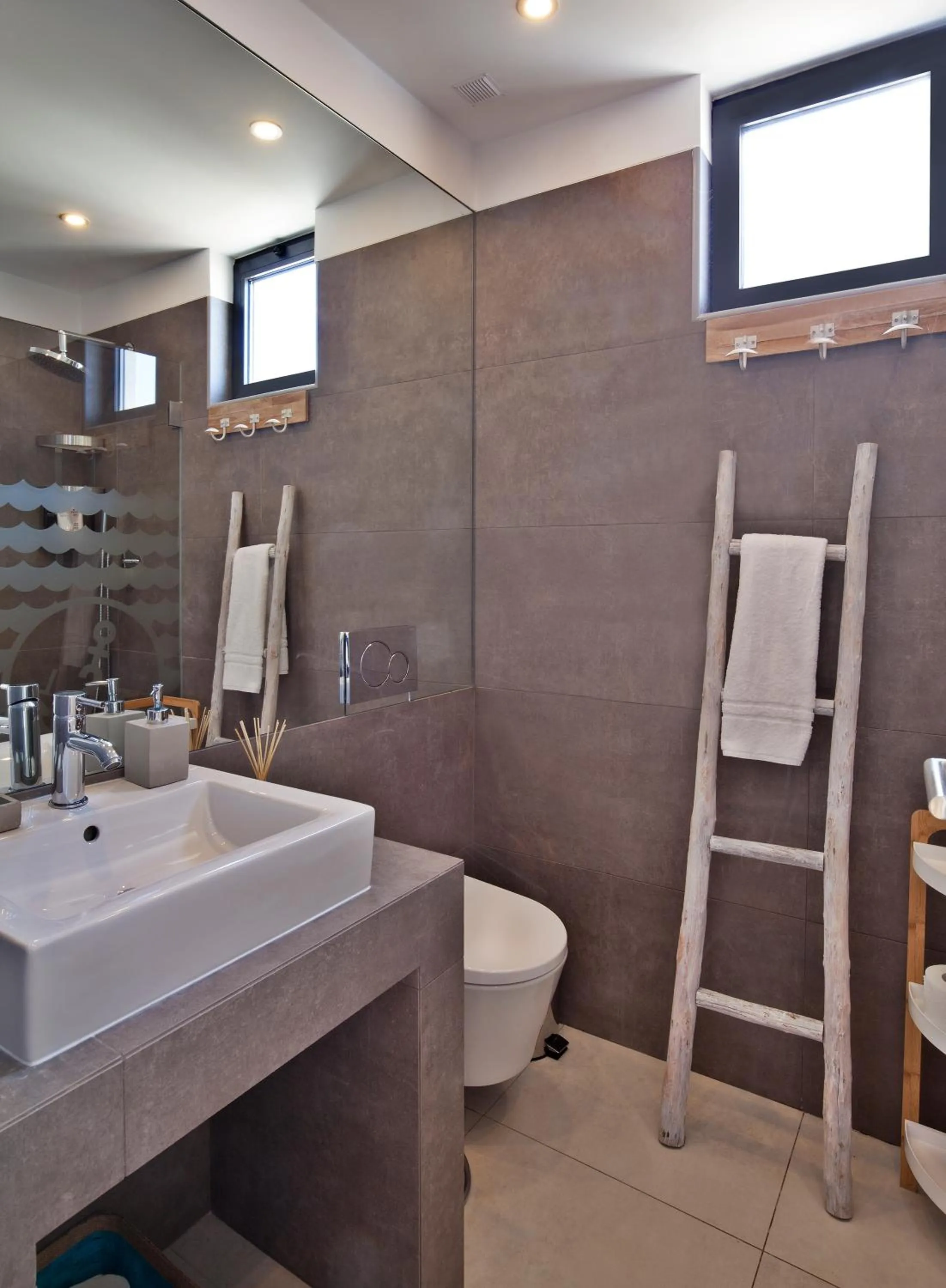 Bathroom in The Salty Lodge