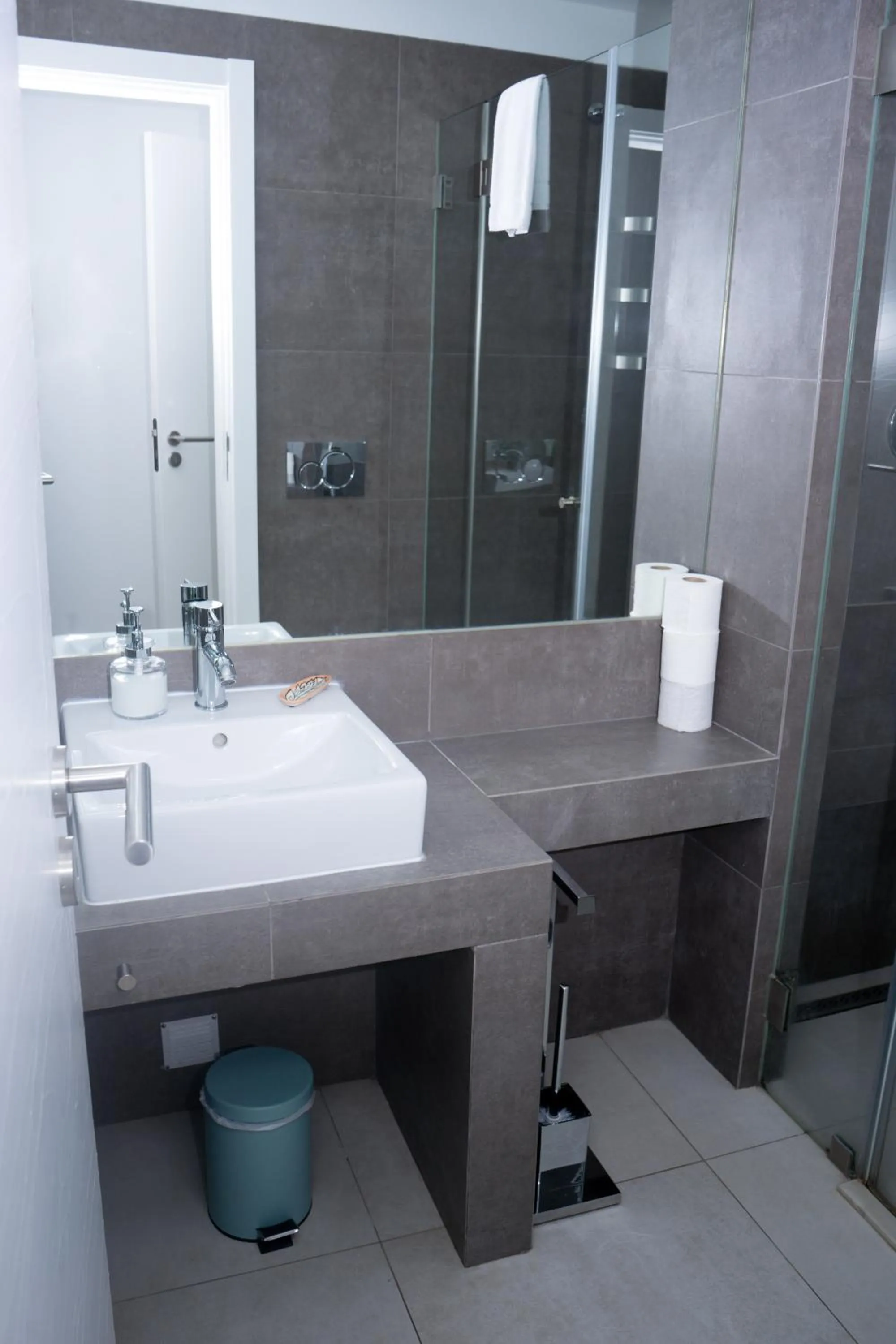 Bathroom in The Salty Lodge