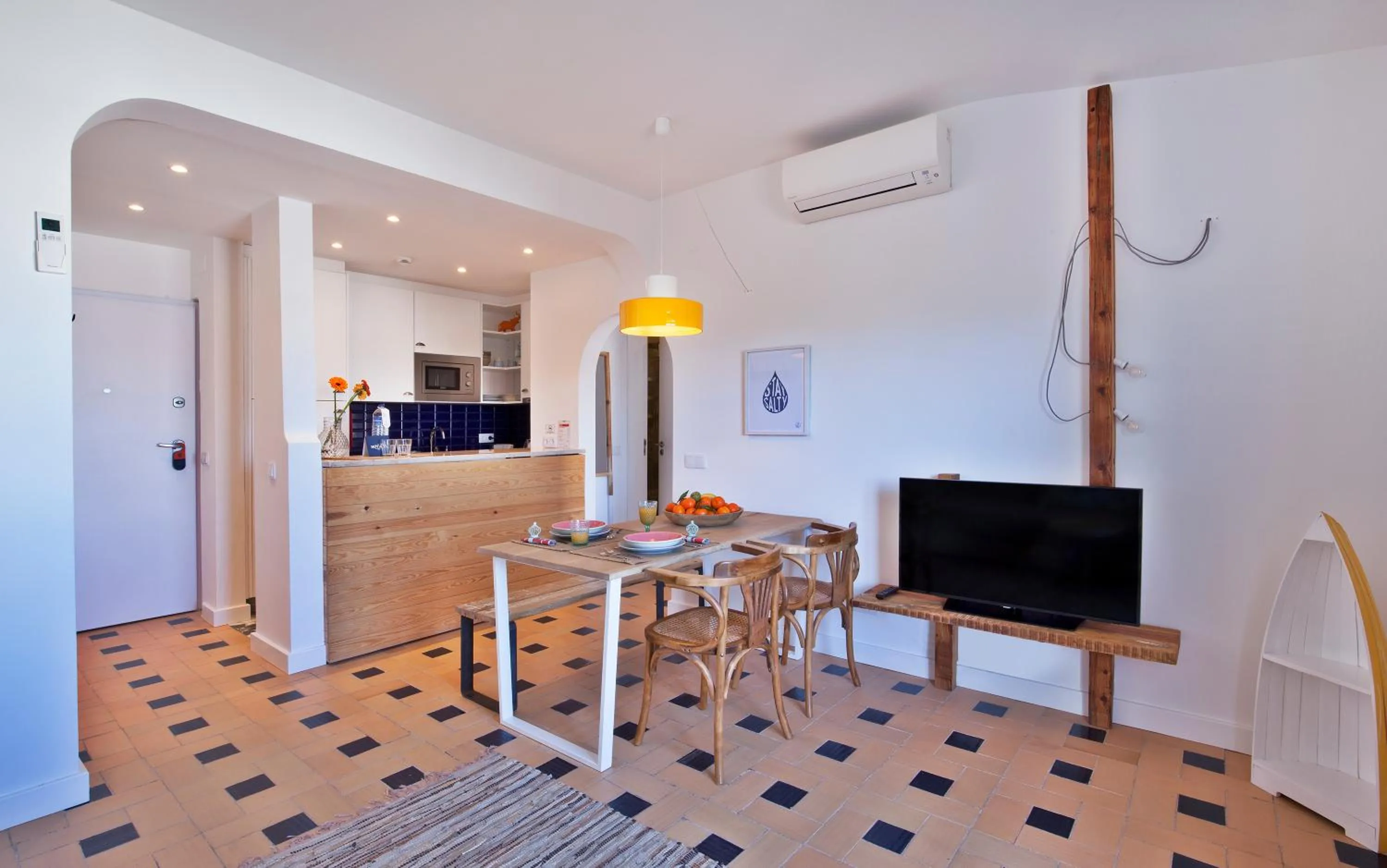 TV and multimedia in The Salty Lodge