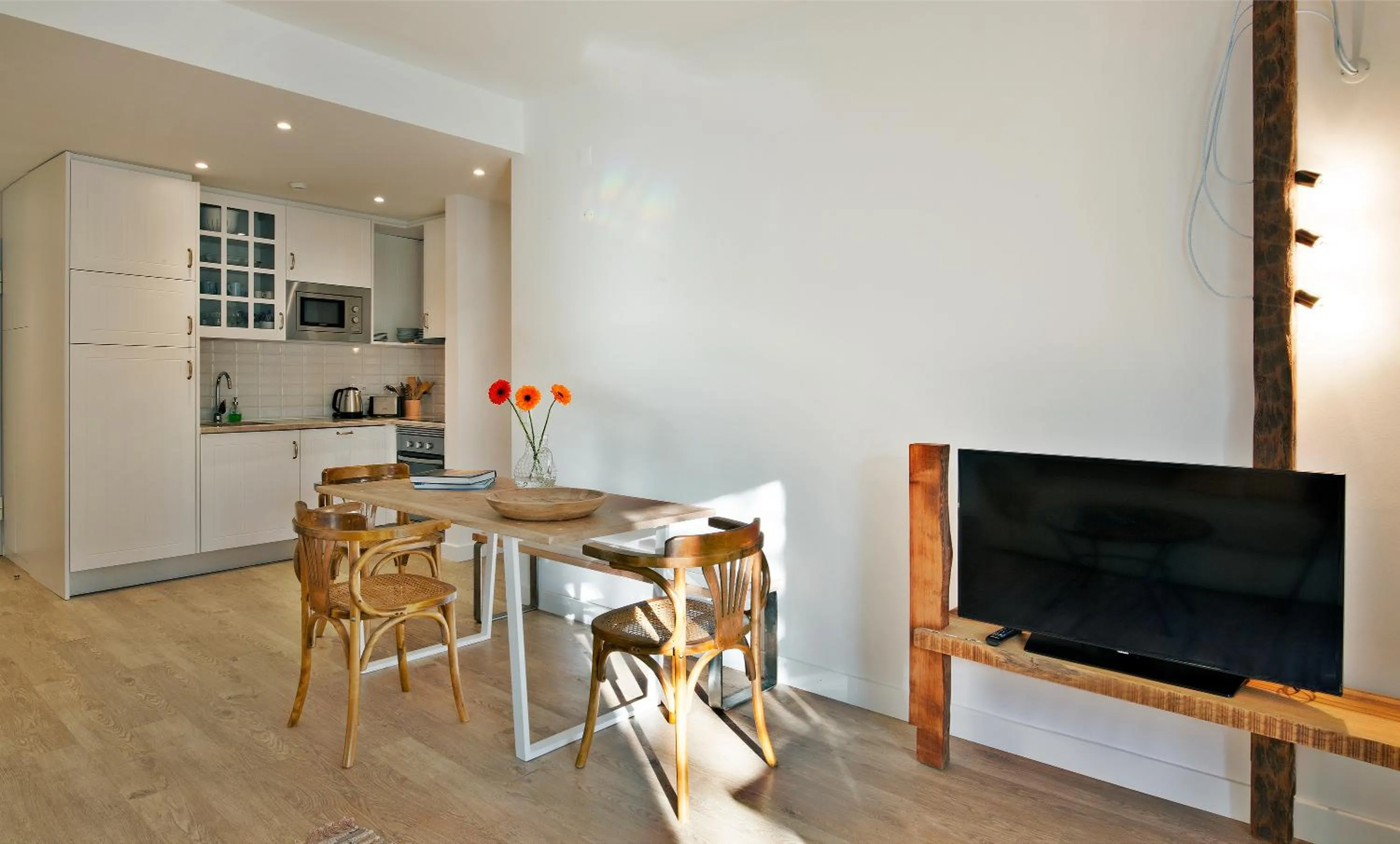 TV and multimedia in The Salty Lodge