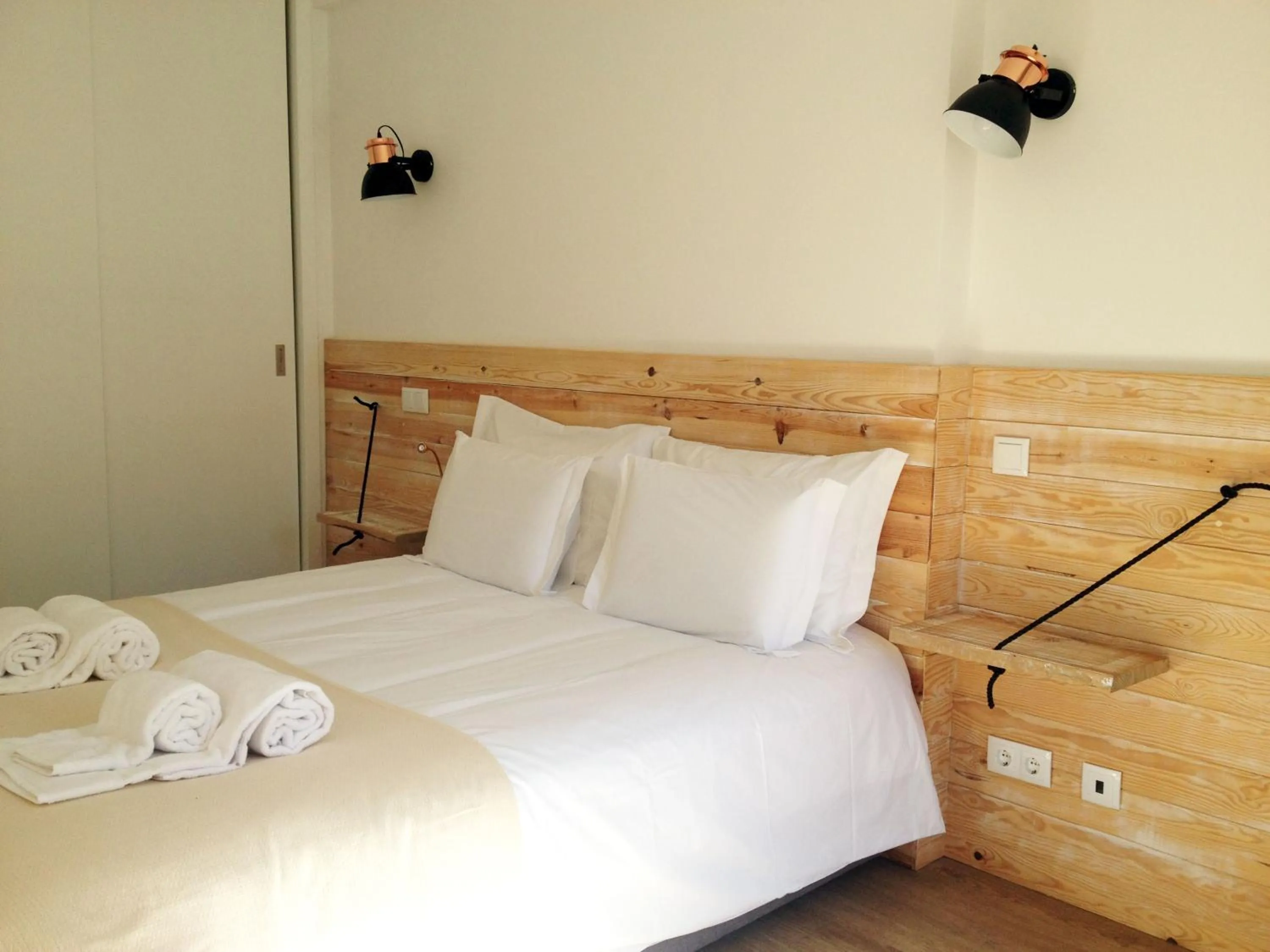 Bed in The Salty Lodge